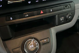 valkoinen Peugeot Expert 2018 kuva 22.