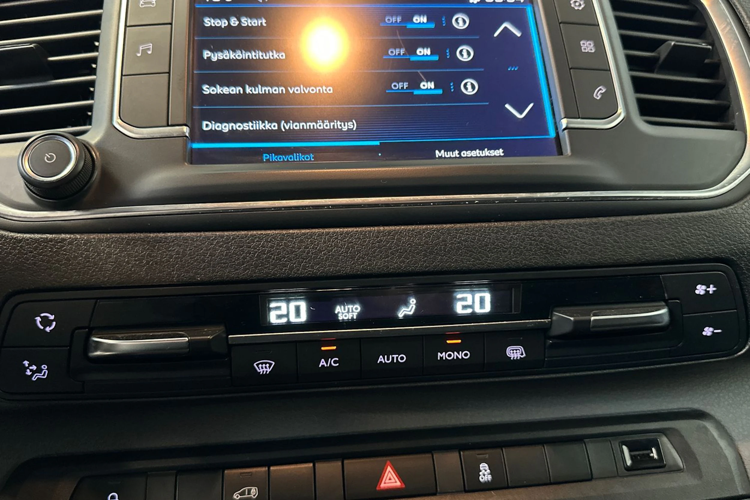 valkoinen Peugeot Expert 2018 kuva 23.