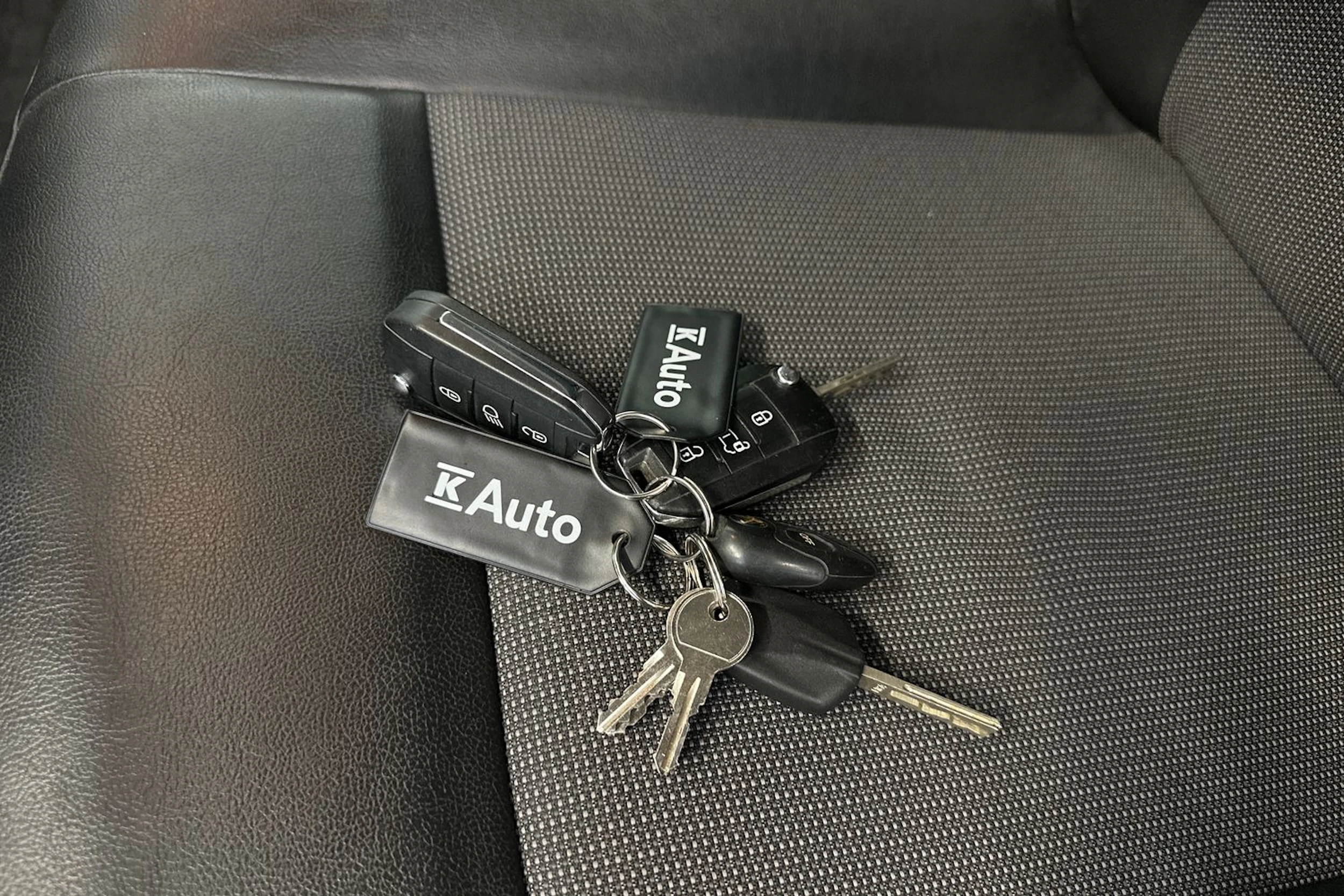 valkoinen Peugeot Expert 2018 kuva 29.