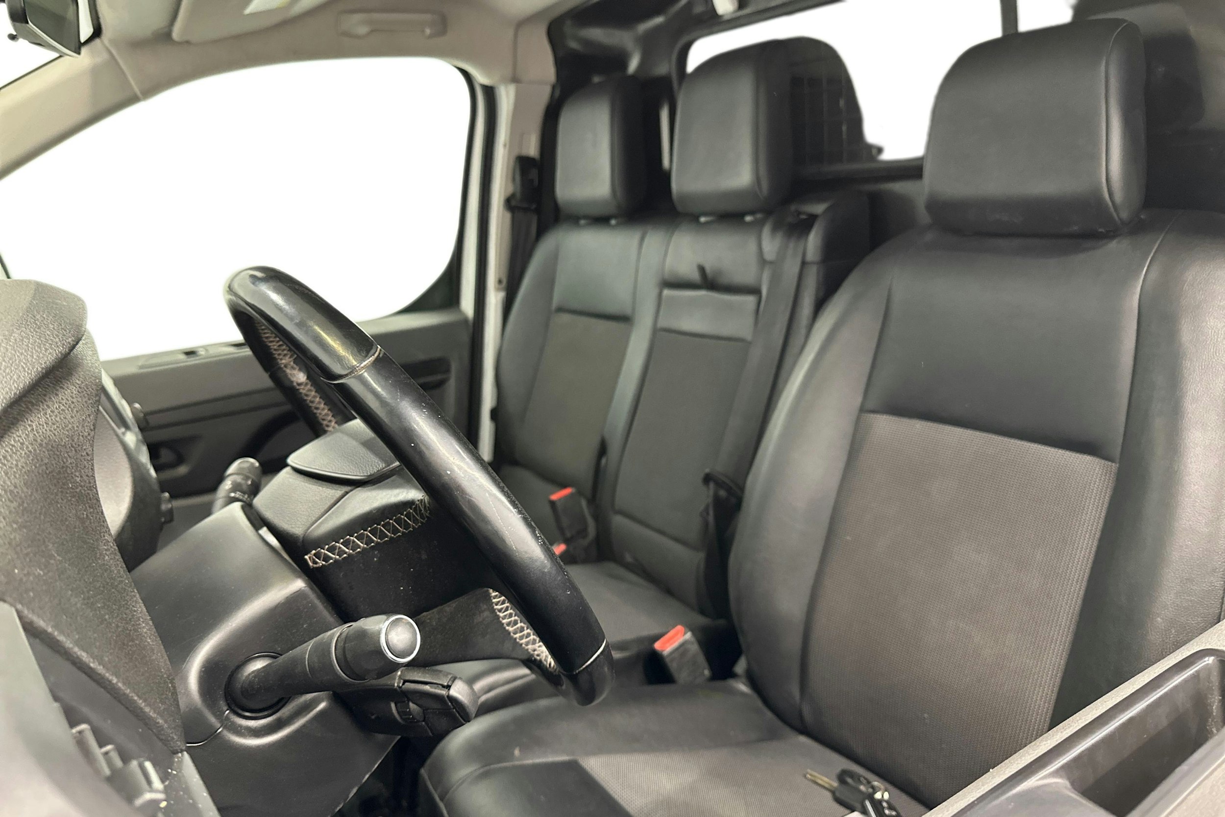 valkoinen Peugeot Expert 2019 kuva 8.