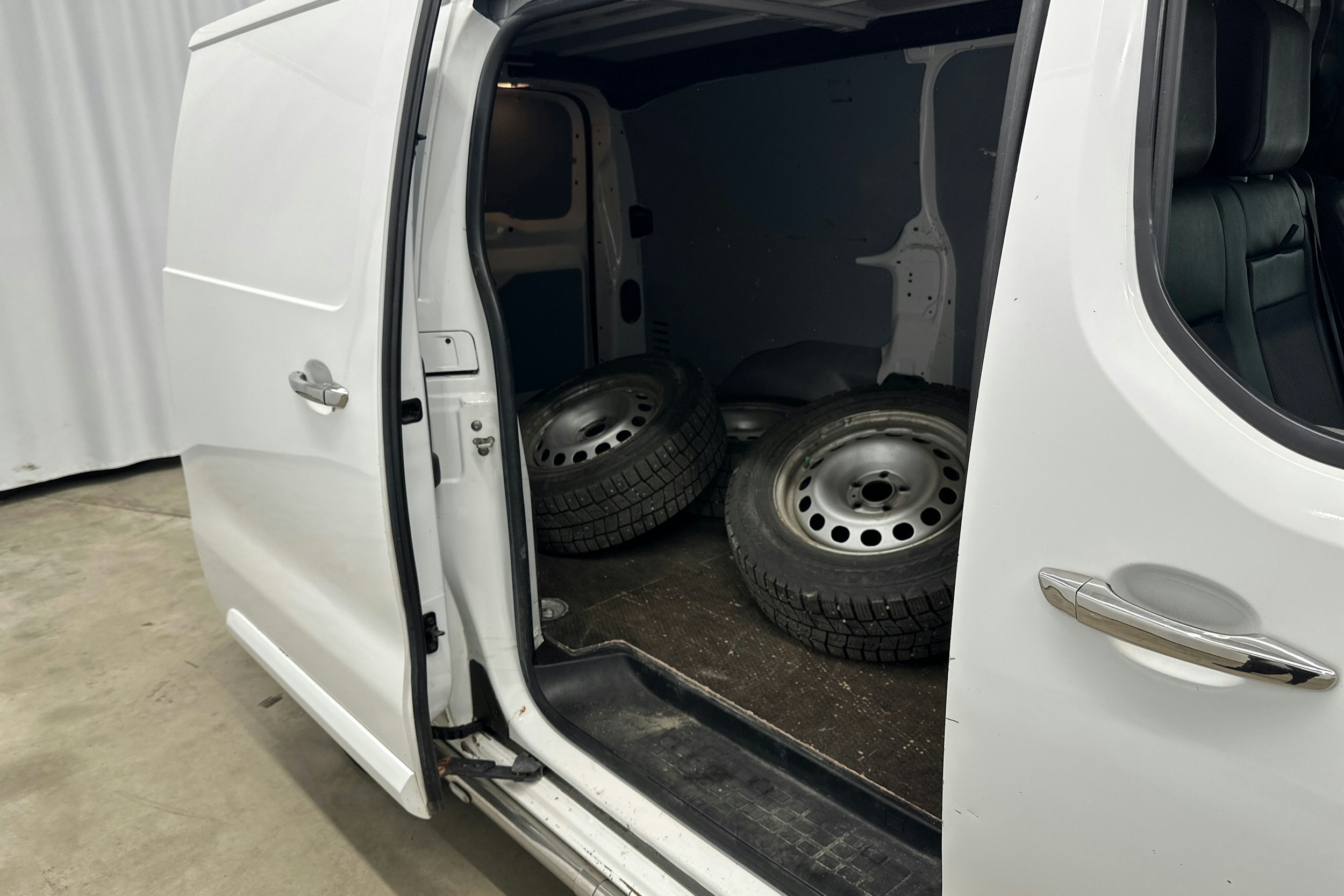 valkoinen Peugeot Expert 2019 kuva 12.