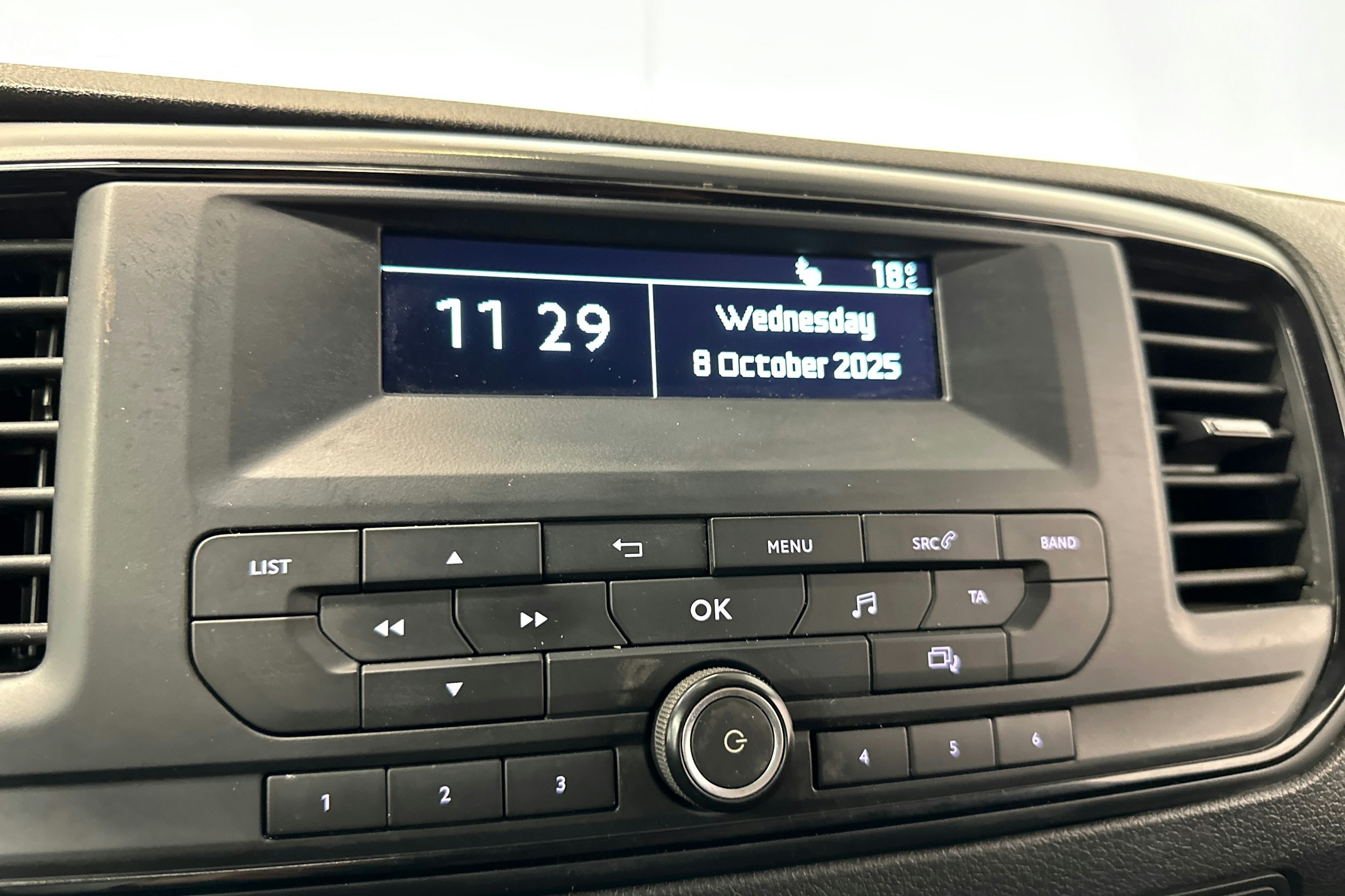 valkoinen Peugeot Expert 2019 kuva 16.