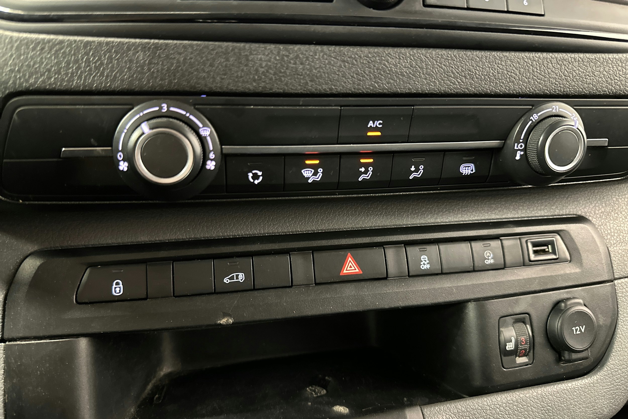 valkoinen Peugeot Expert 2019 kuva 17.
