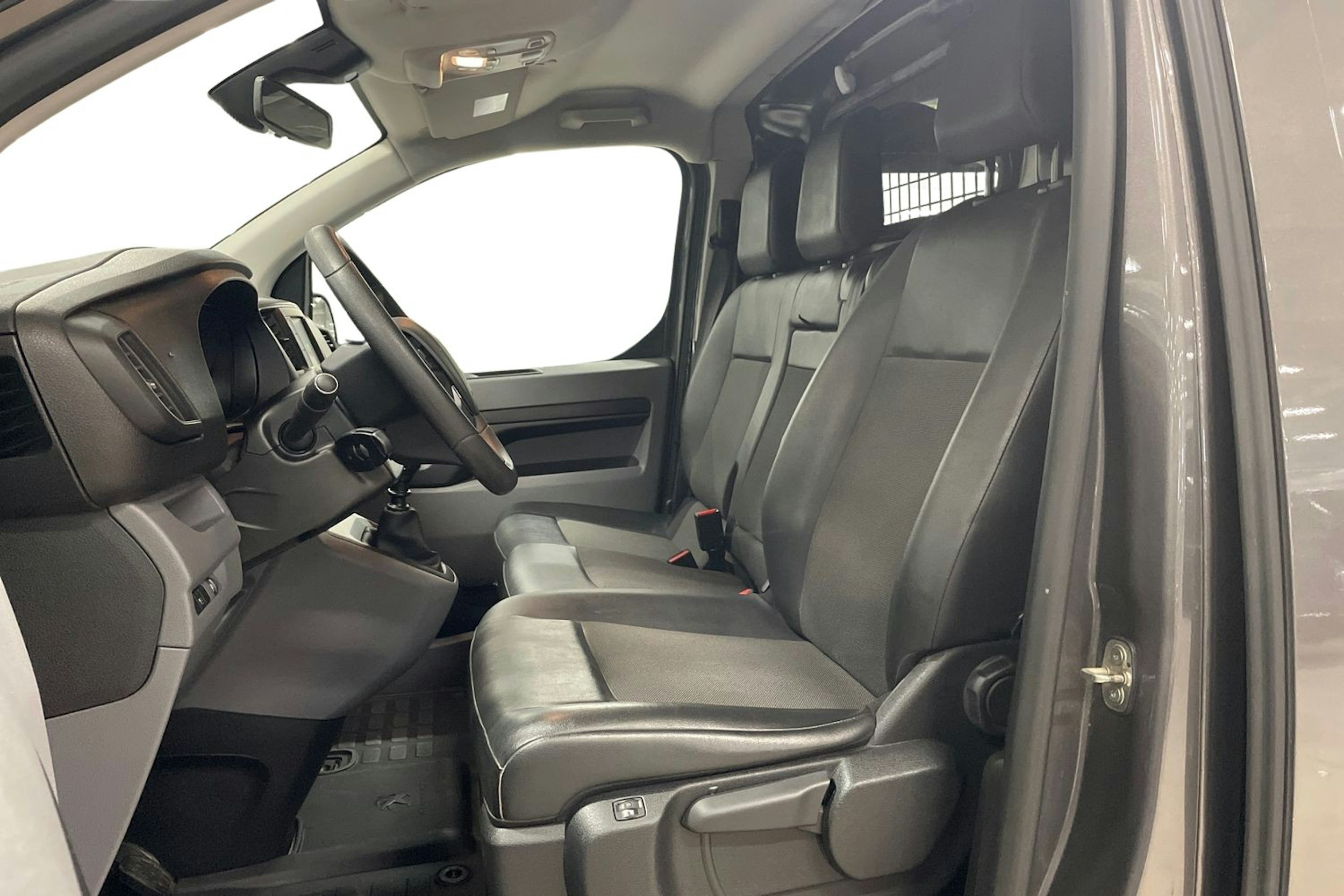 harmaa Peugeot Expert 2021 kuva 7.