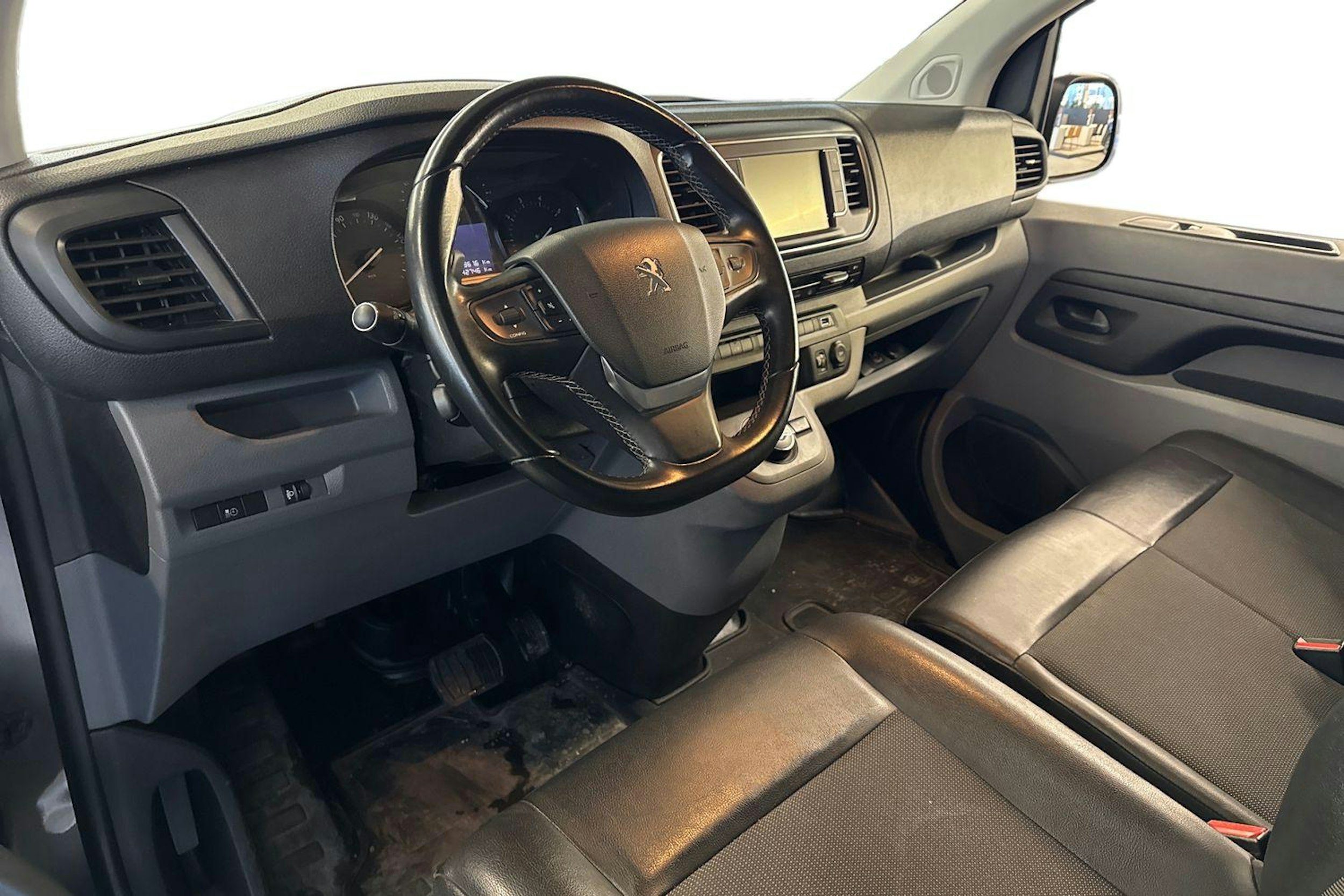 harmaa Peugeot Expert 2021 kuva 3.