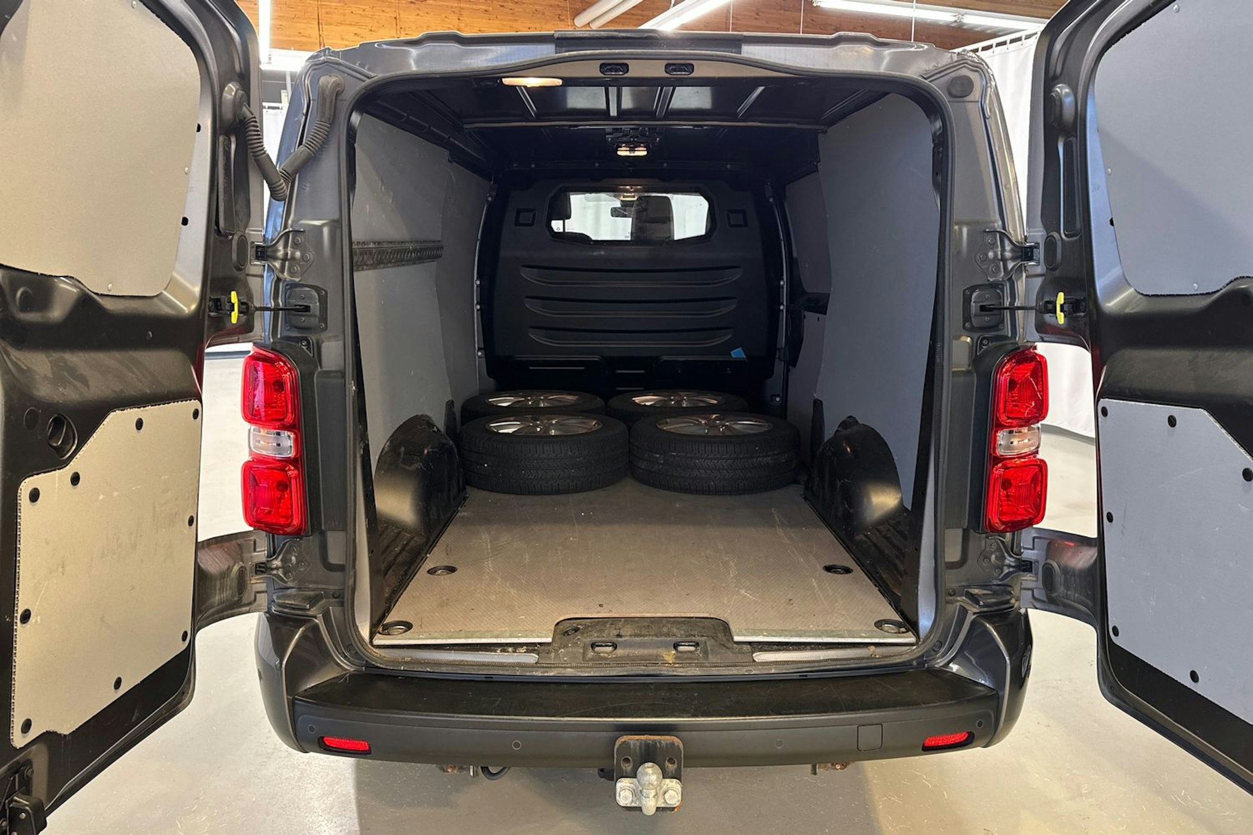 harmaa Peugeot Expert 2021 kuva 20.