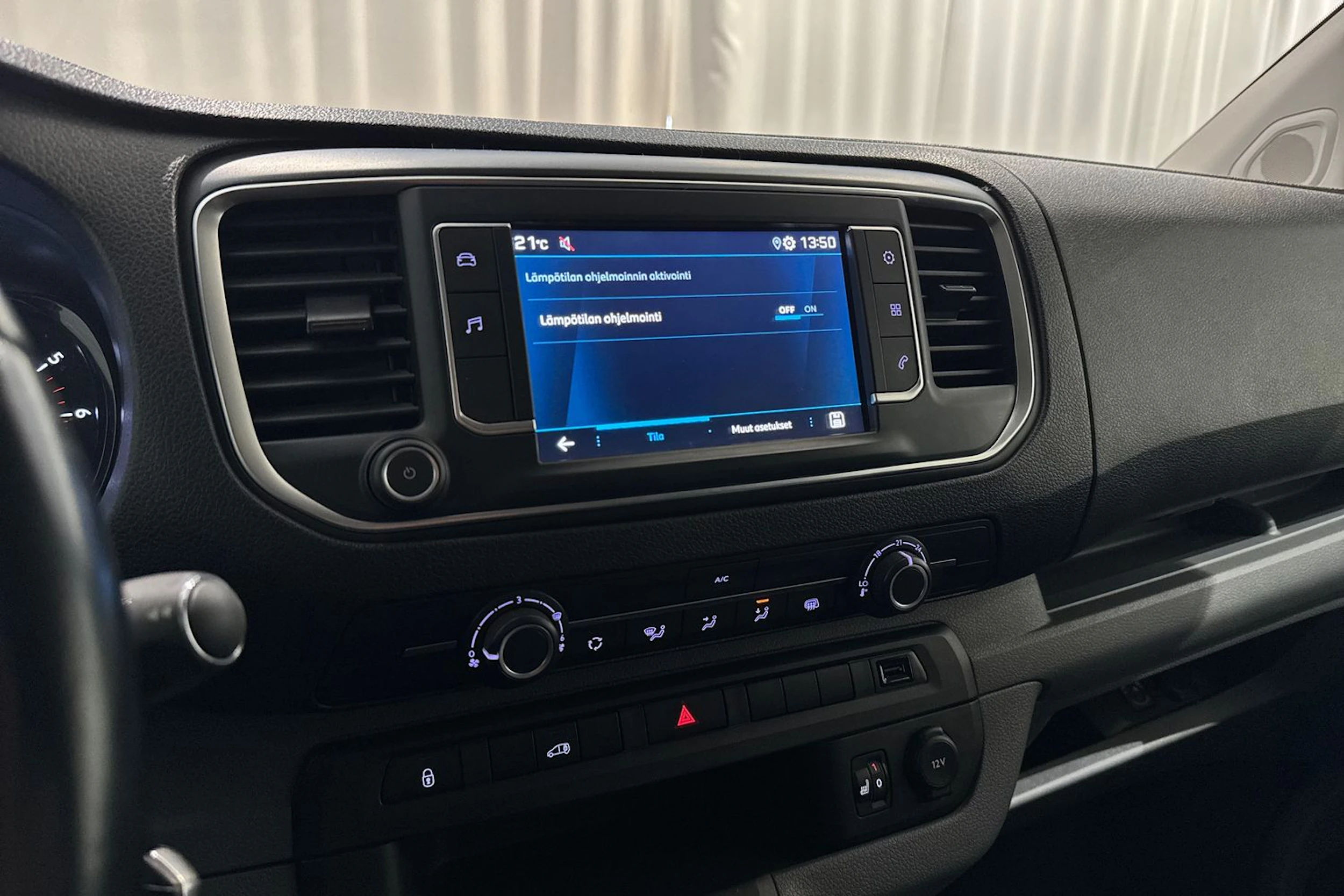 valkoinen Peugeot Expert 2021 kuva 22.