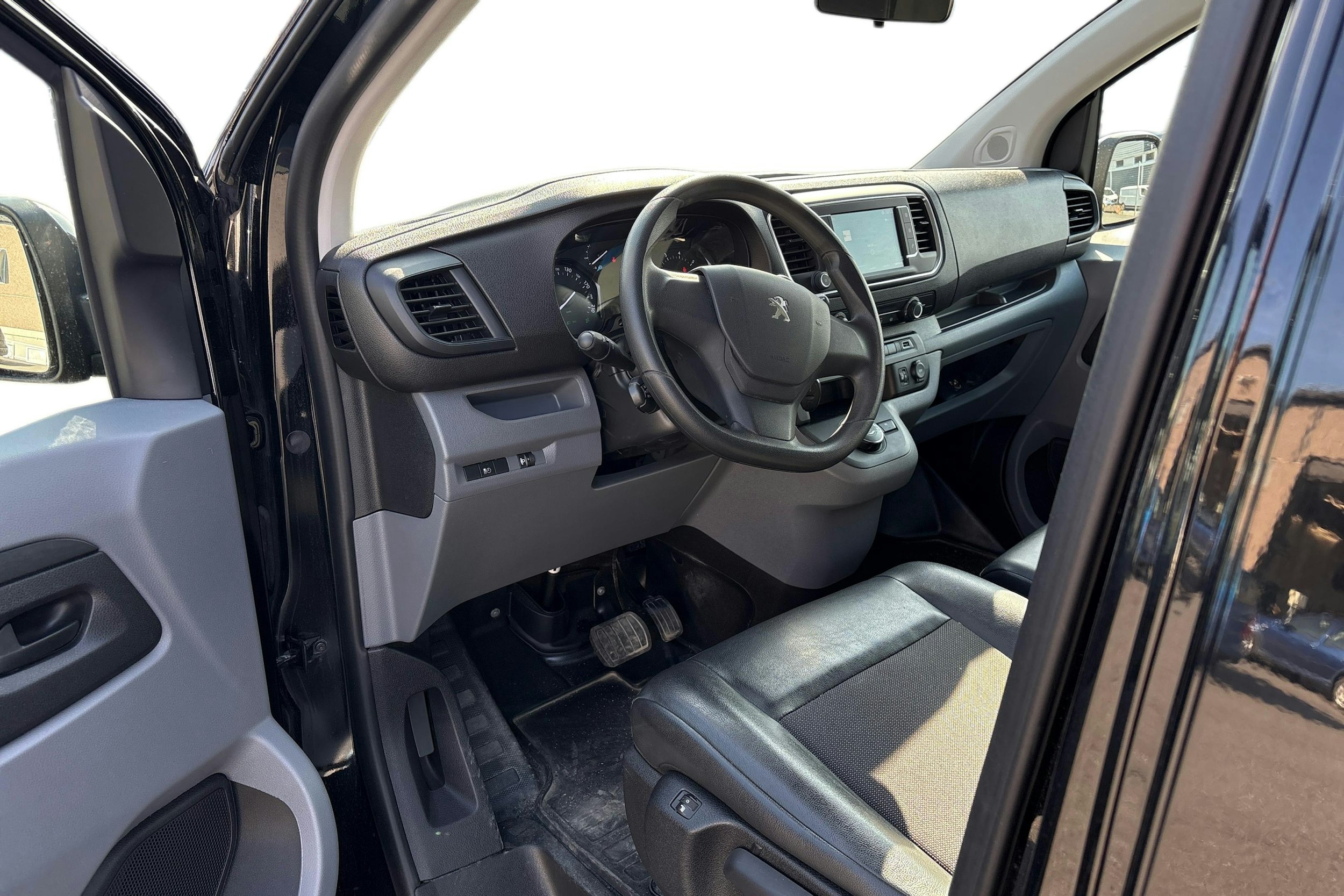 musta Peugeot Expert 2021 kuva 3.