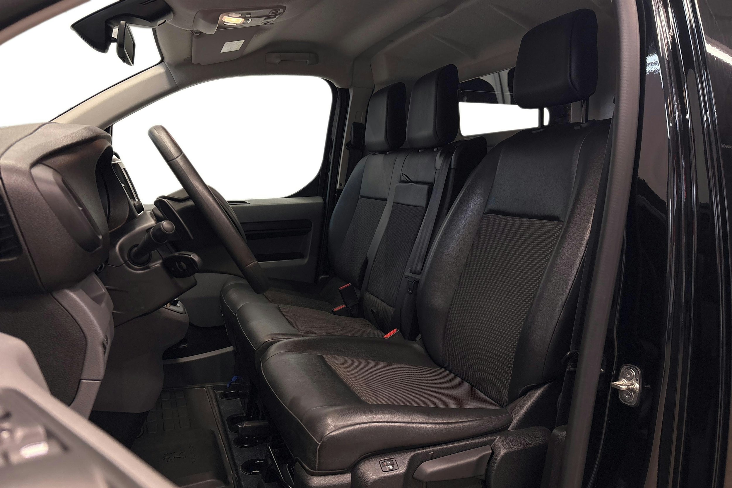 musta Peugeot Expert 2021 kuva 8.