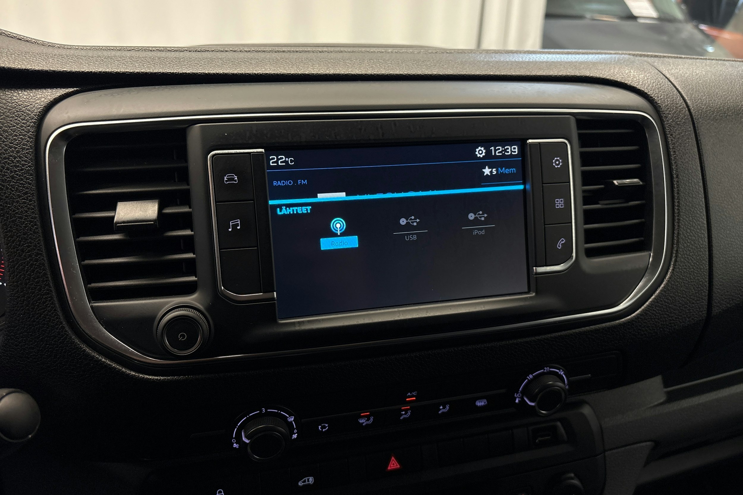 musta Peugeot Expert 2021 kuva 17.
