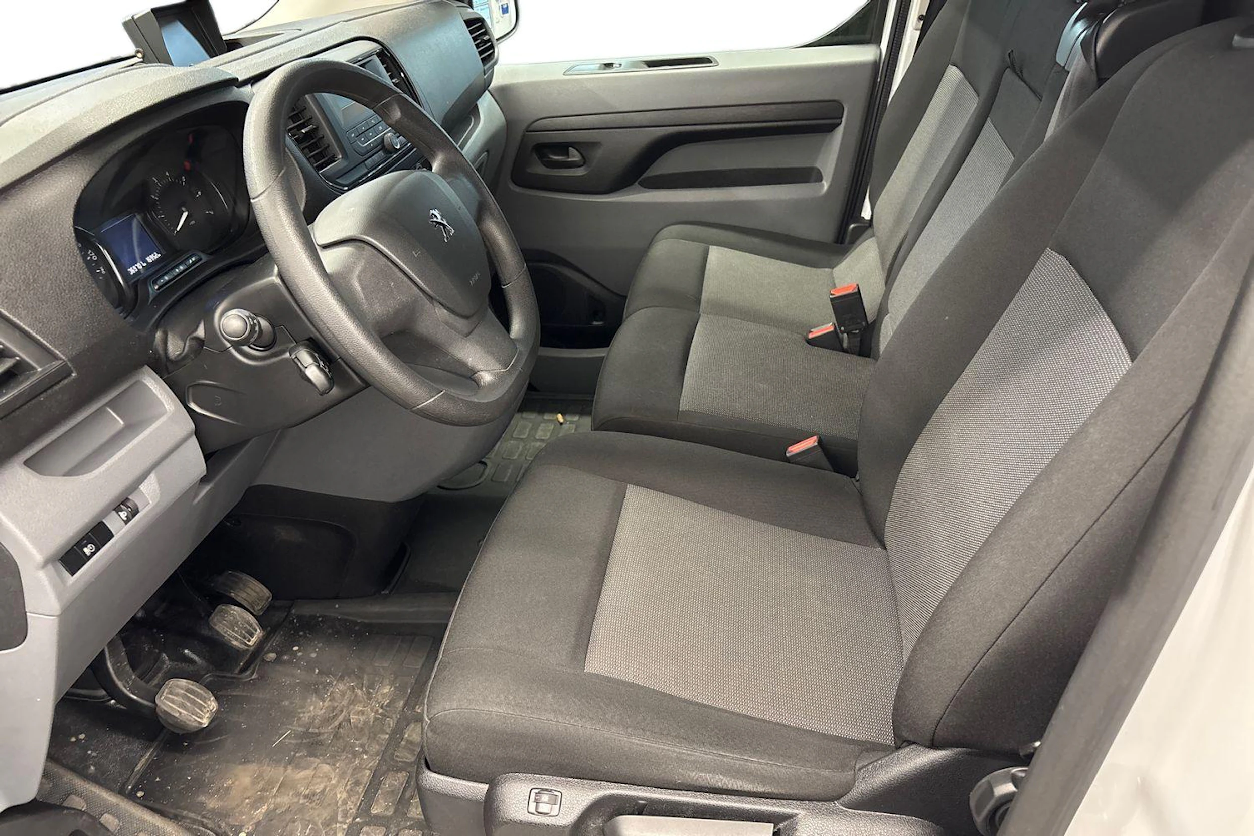 valkoinen Peugeot Expert 2023 kuva 3.