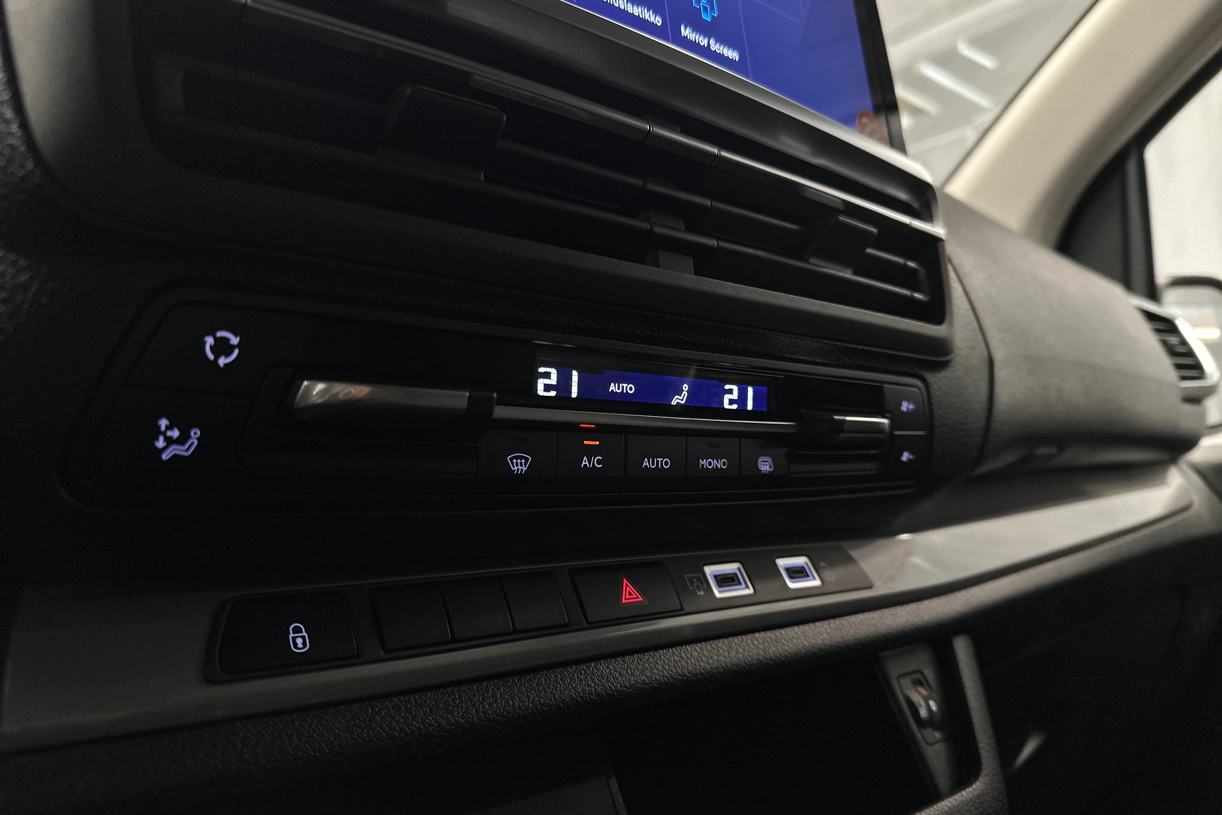 valkoinen Peugeot Expert 2025 kuva 18.