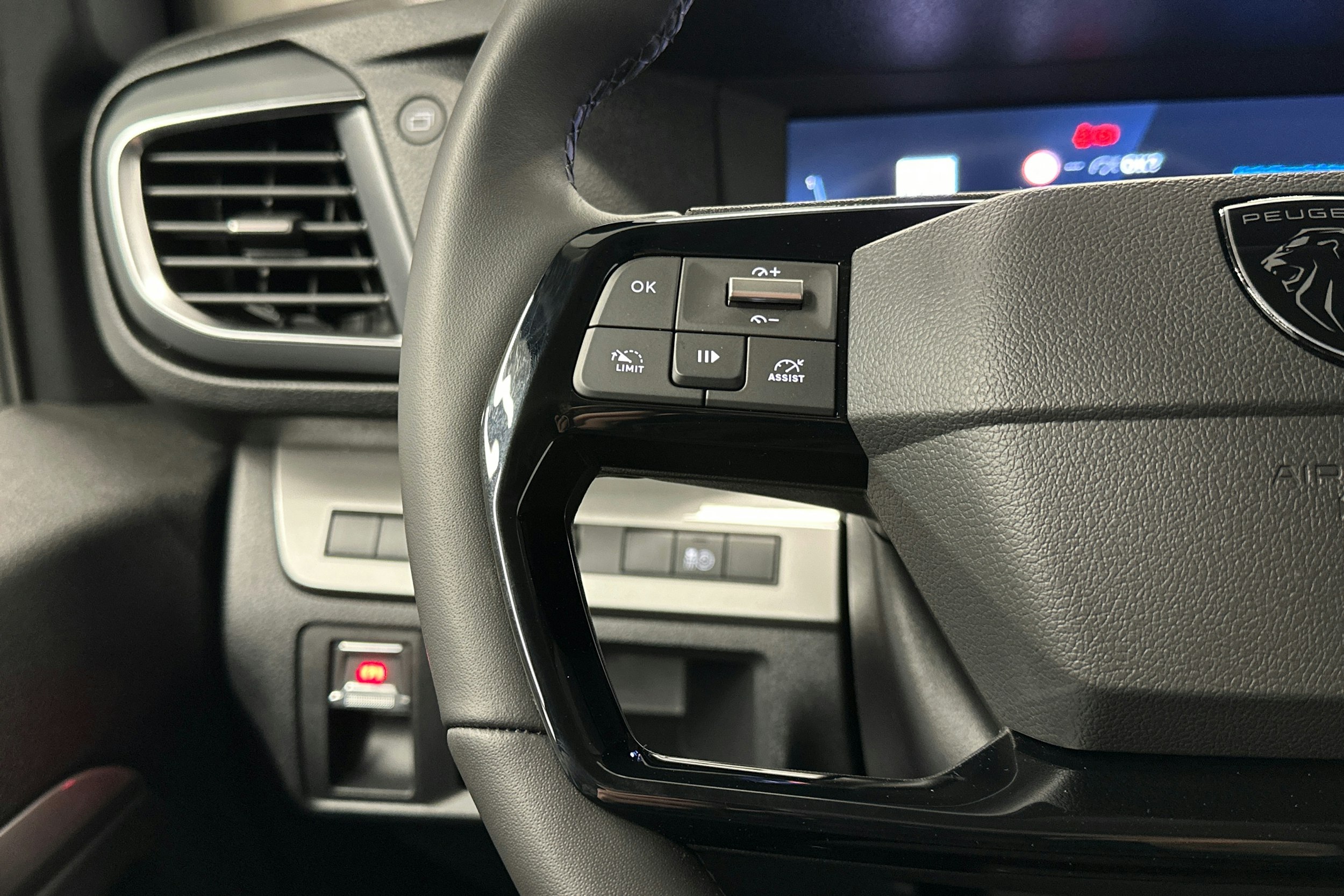 valkoinen Peugeot Expert 2025 kuva 18.