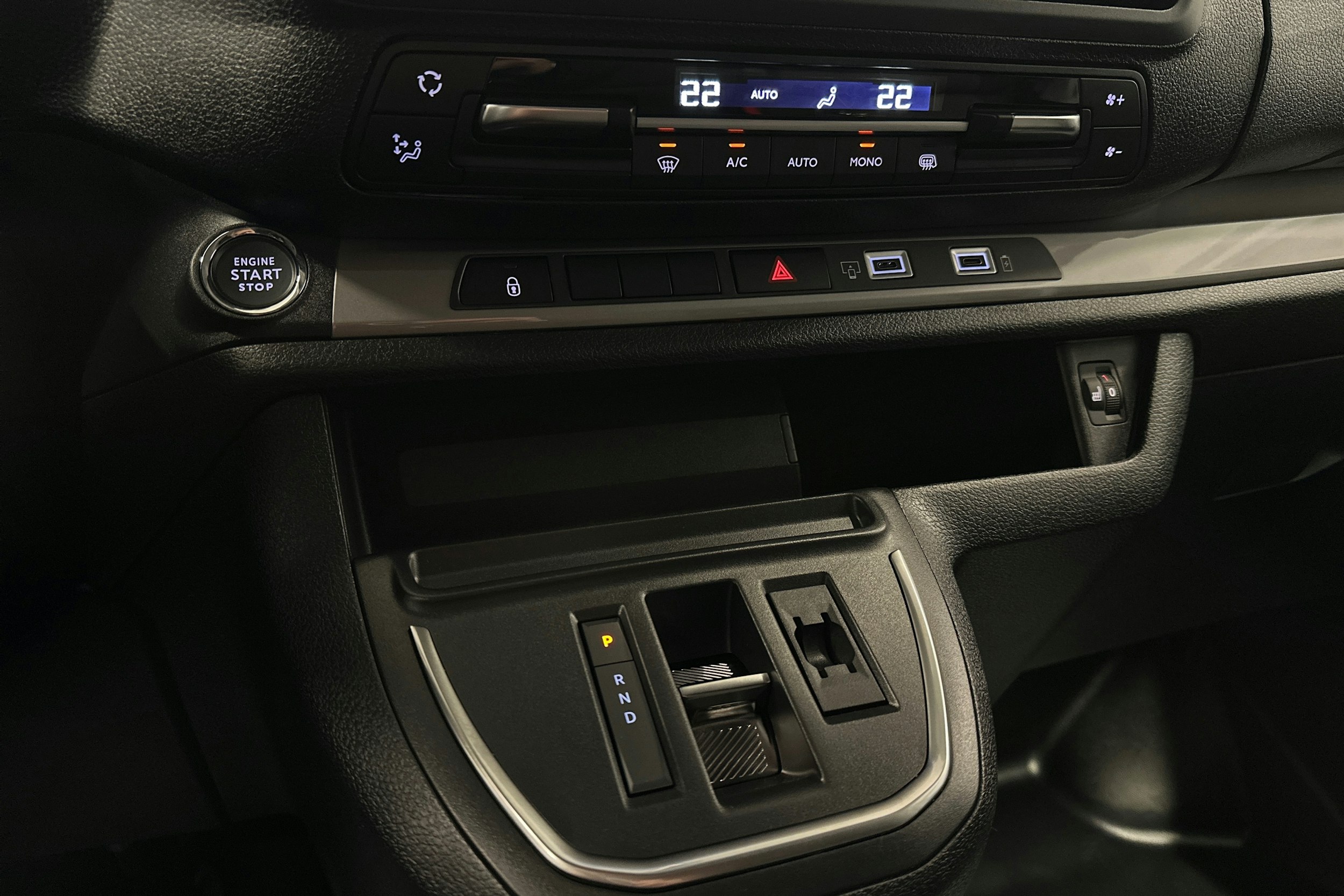 valkoinen Peugeot Expert 2025 kuva 22.