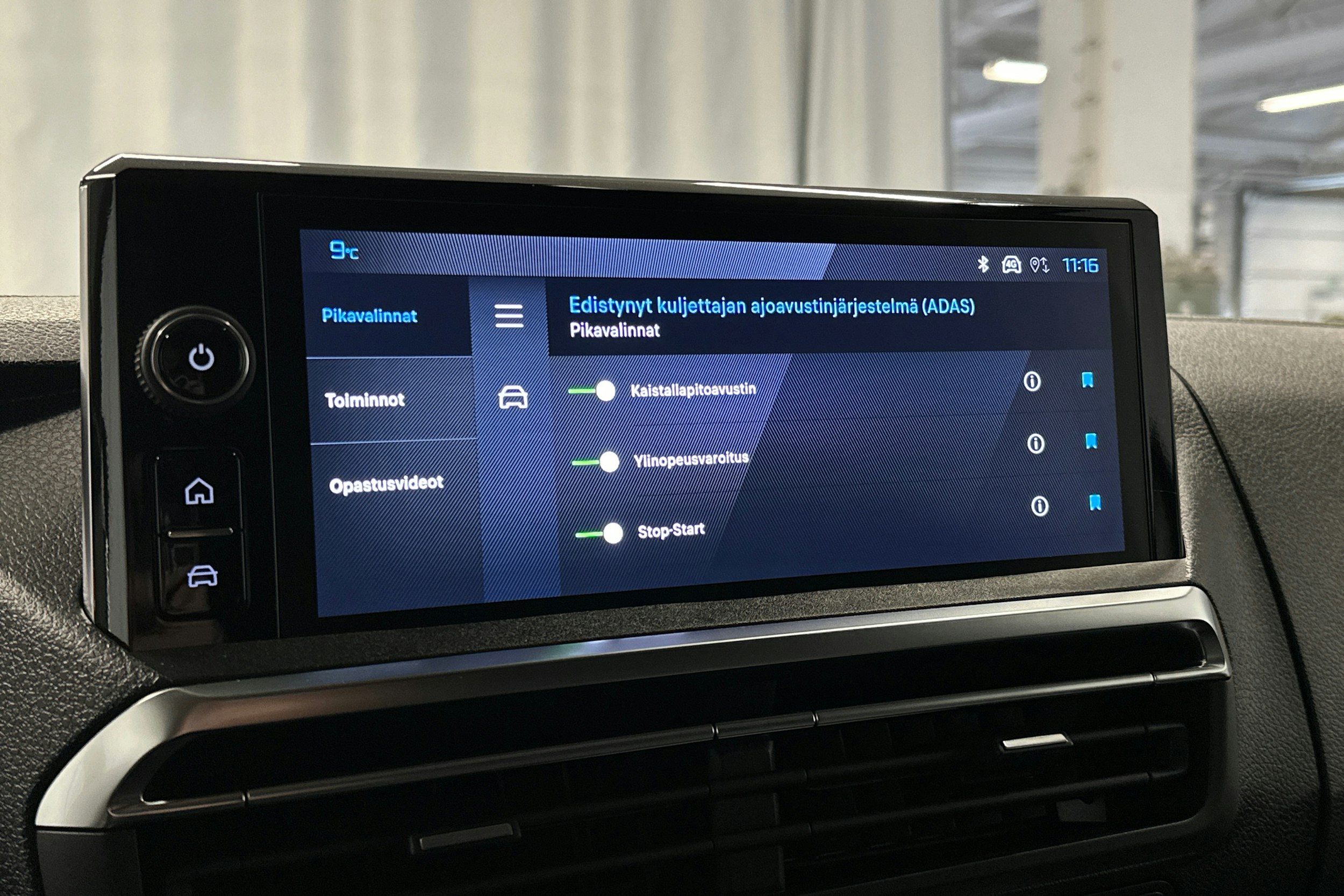 valkoinen Peugeot Expert 2025 kuva 24.