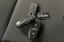 valkoinen Peugeot Expert 2025 kuva 28.