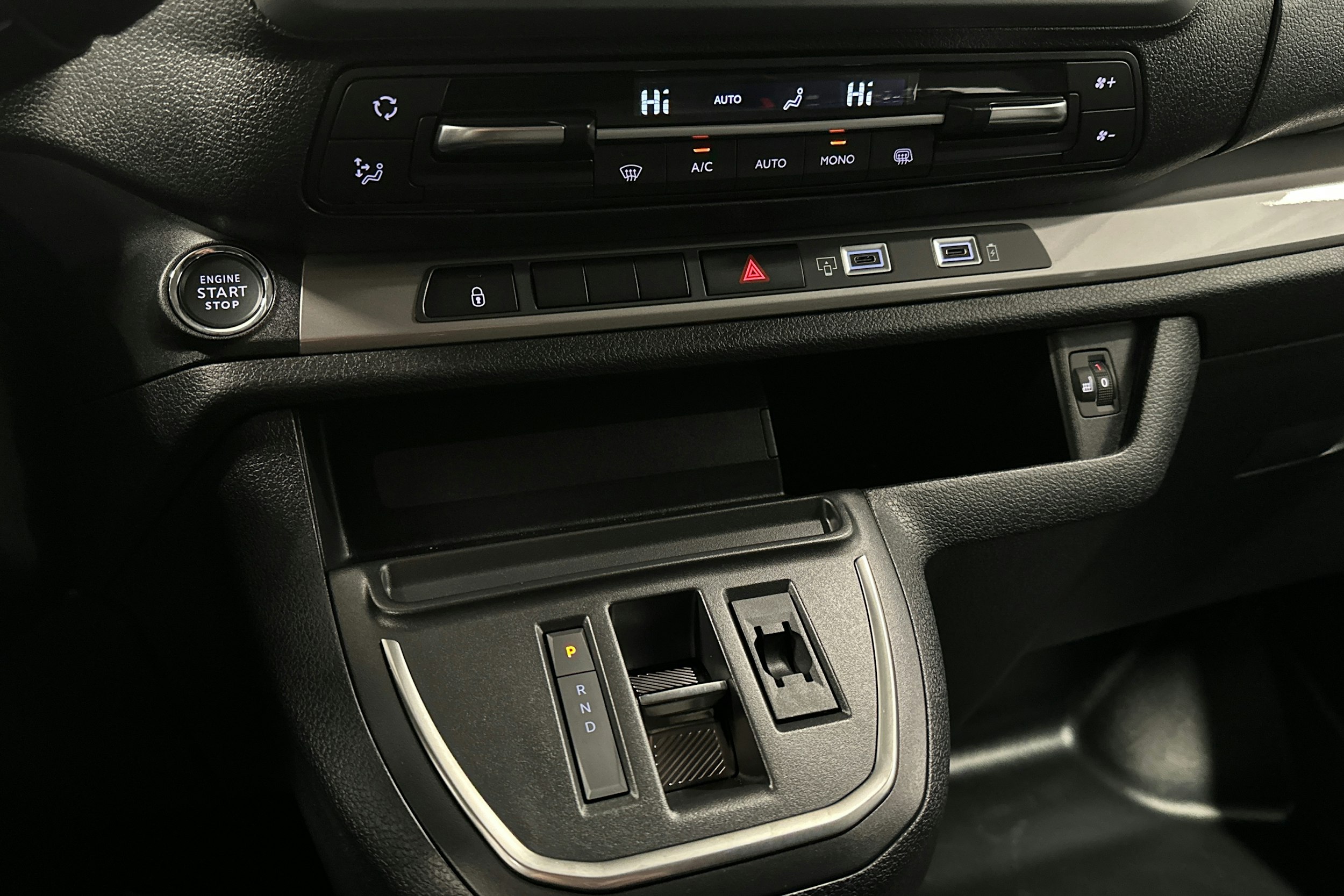 valkoinen Peugeot Expert 2025 kuva 21.