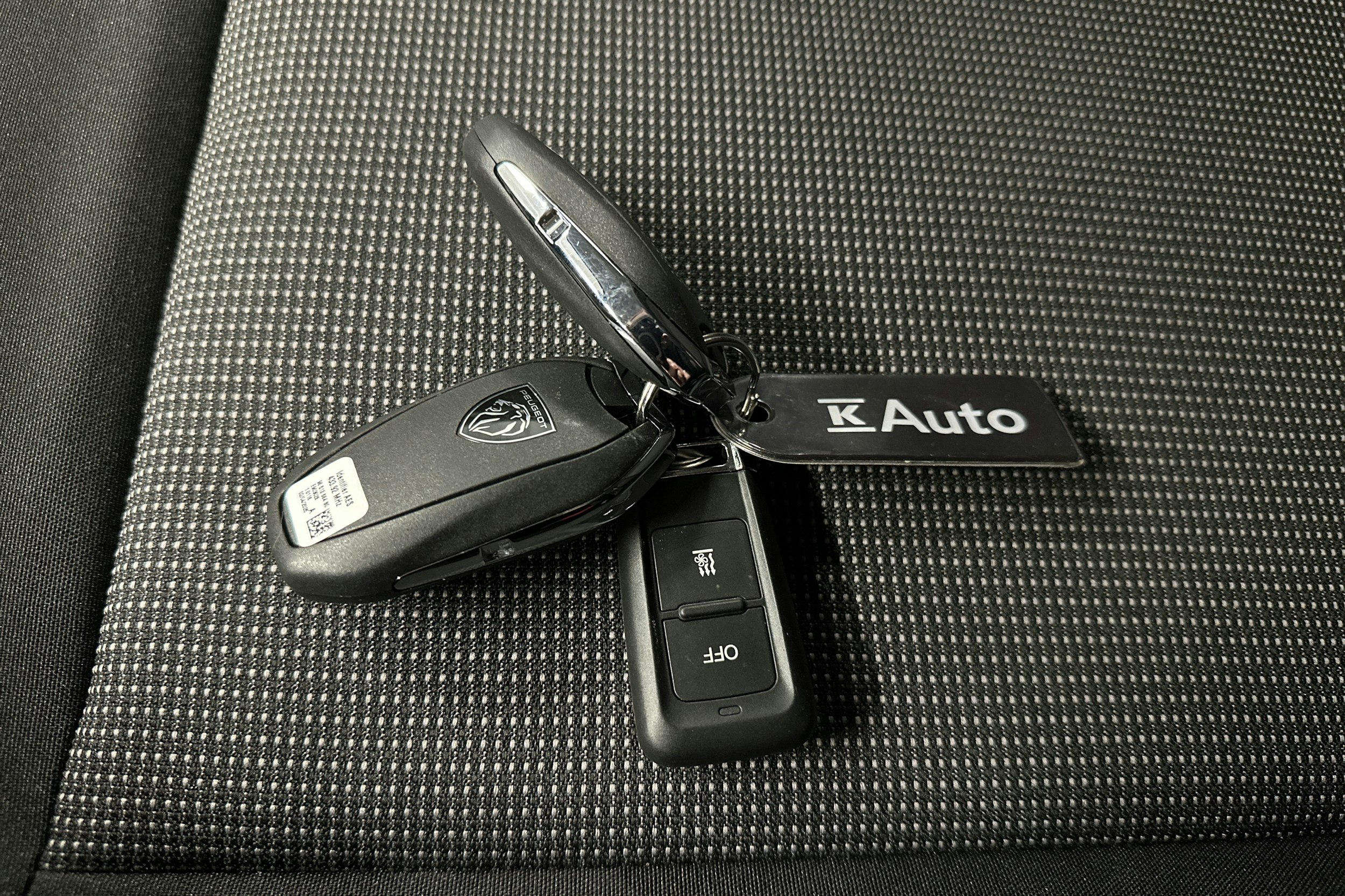 valkoinen Peugeot Expert 2025 kuva 28.