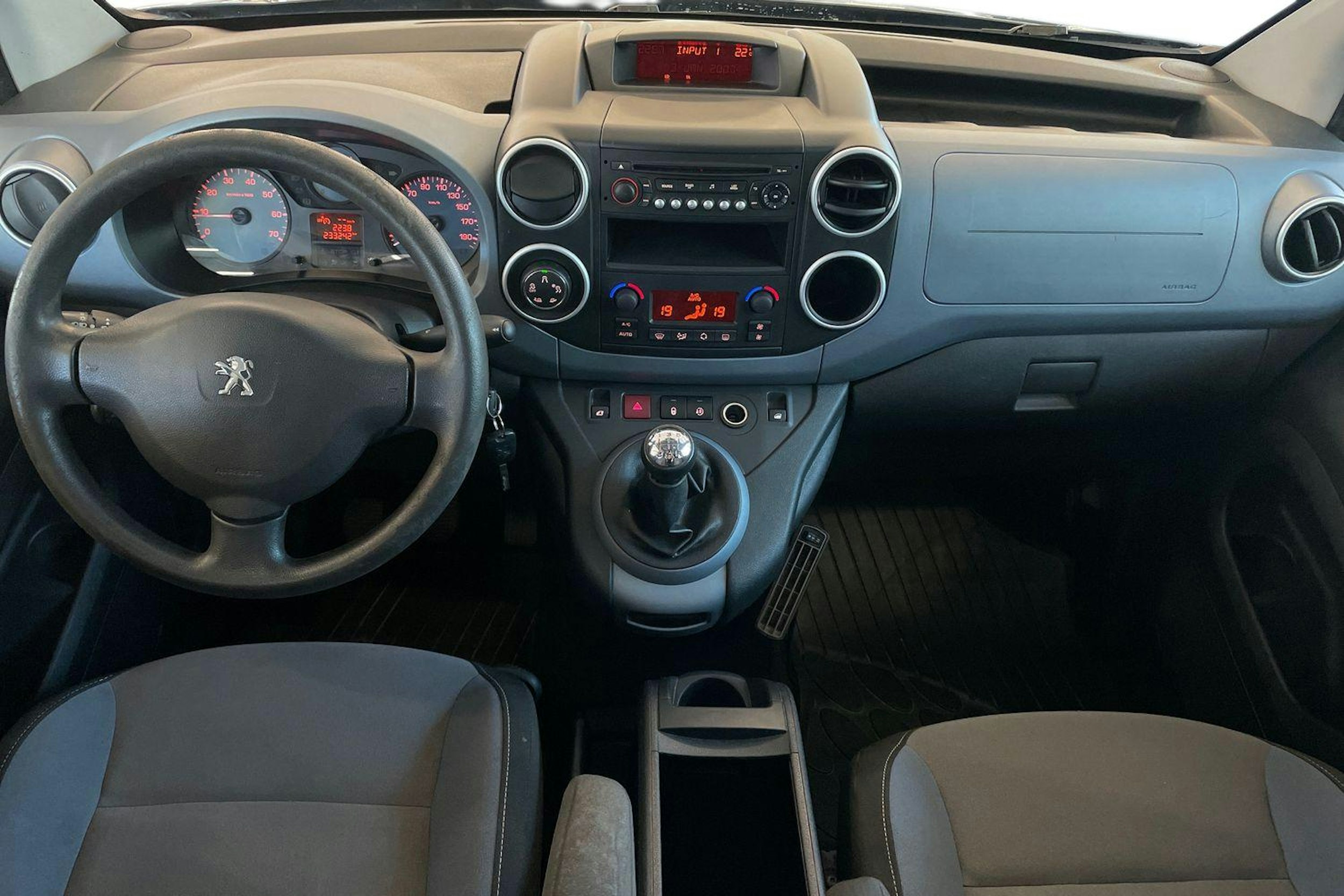 Sininen Peugeot PARTNER 2014 kuva 9.