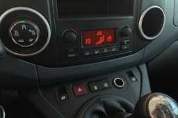 Sininen Peugeot PARTNER 2014 kuva 20.