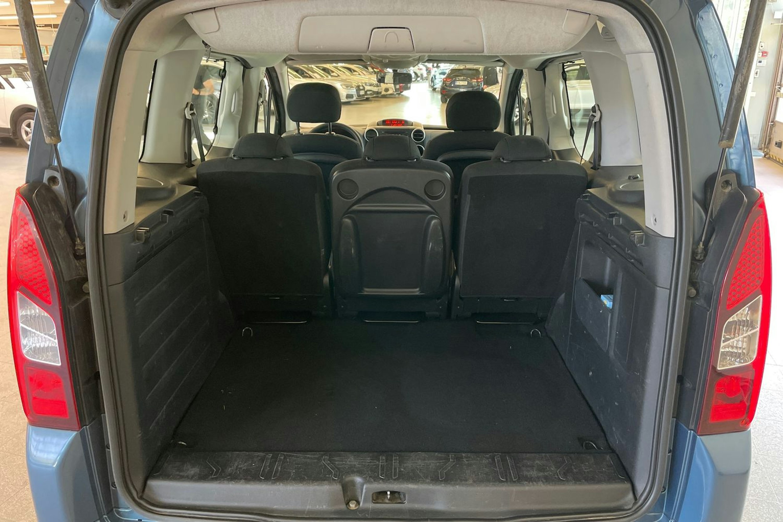 Sininen Peugeot PARTNER 2014 kuva 25.