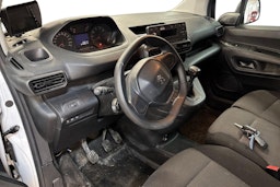 valkoinen Peugeot Partner 2022 kuva 3.