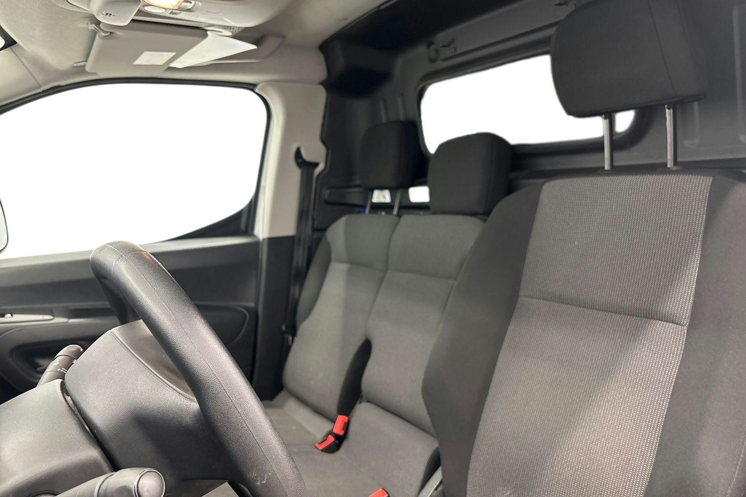 valkoinen Peugeot Partner 2022 kuva 8.