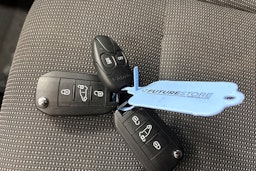 valkoinen Peugeot Partner 2022 kuva 15.