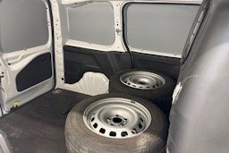 valkoinen Peugeot Partner 2022 kuva 17.