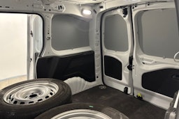 valkoinen Peugeot Partner 2022 kuva 18.