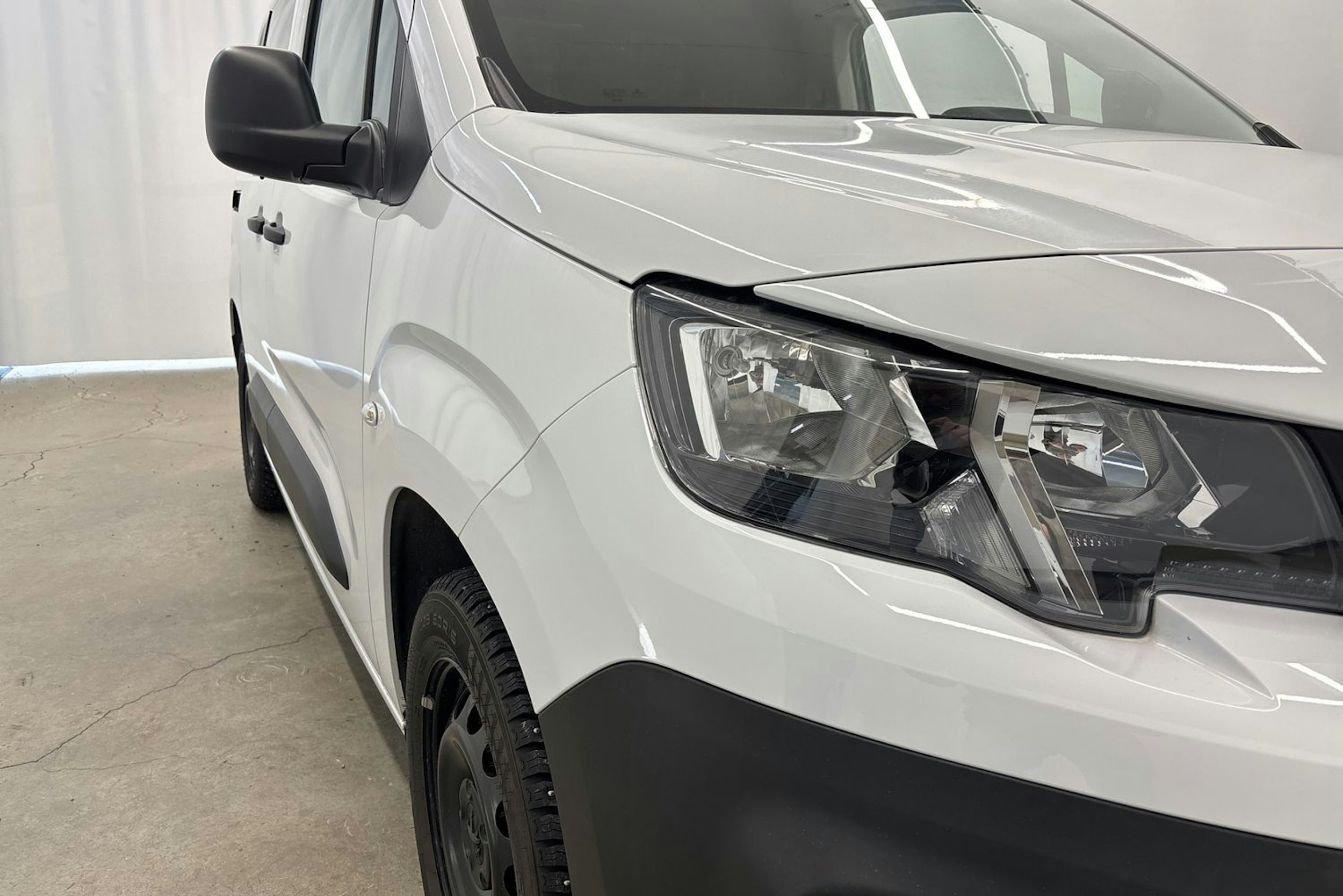 valkoinen Peugeot Partner 2022 kuva 21.