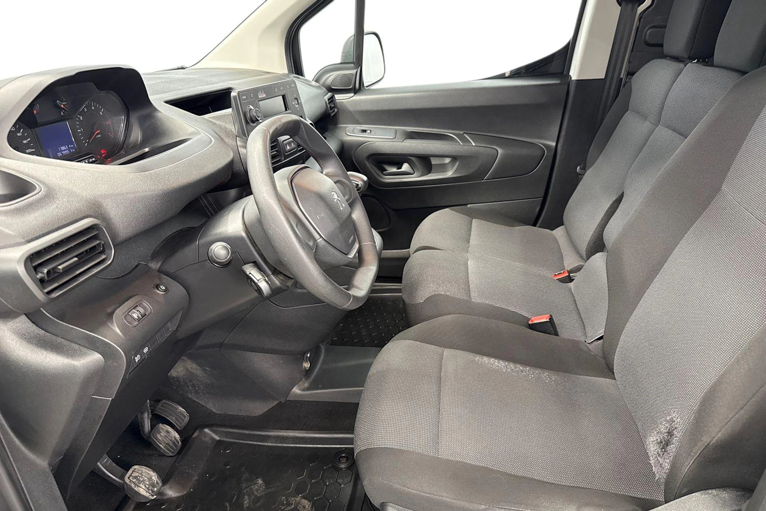 valkoinen Peugeot Partner 2022 kuva 8.