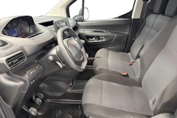 valkoinen Peugeot Partner 2022 kuva 8.