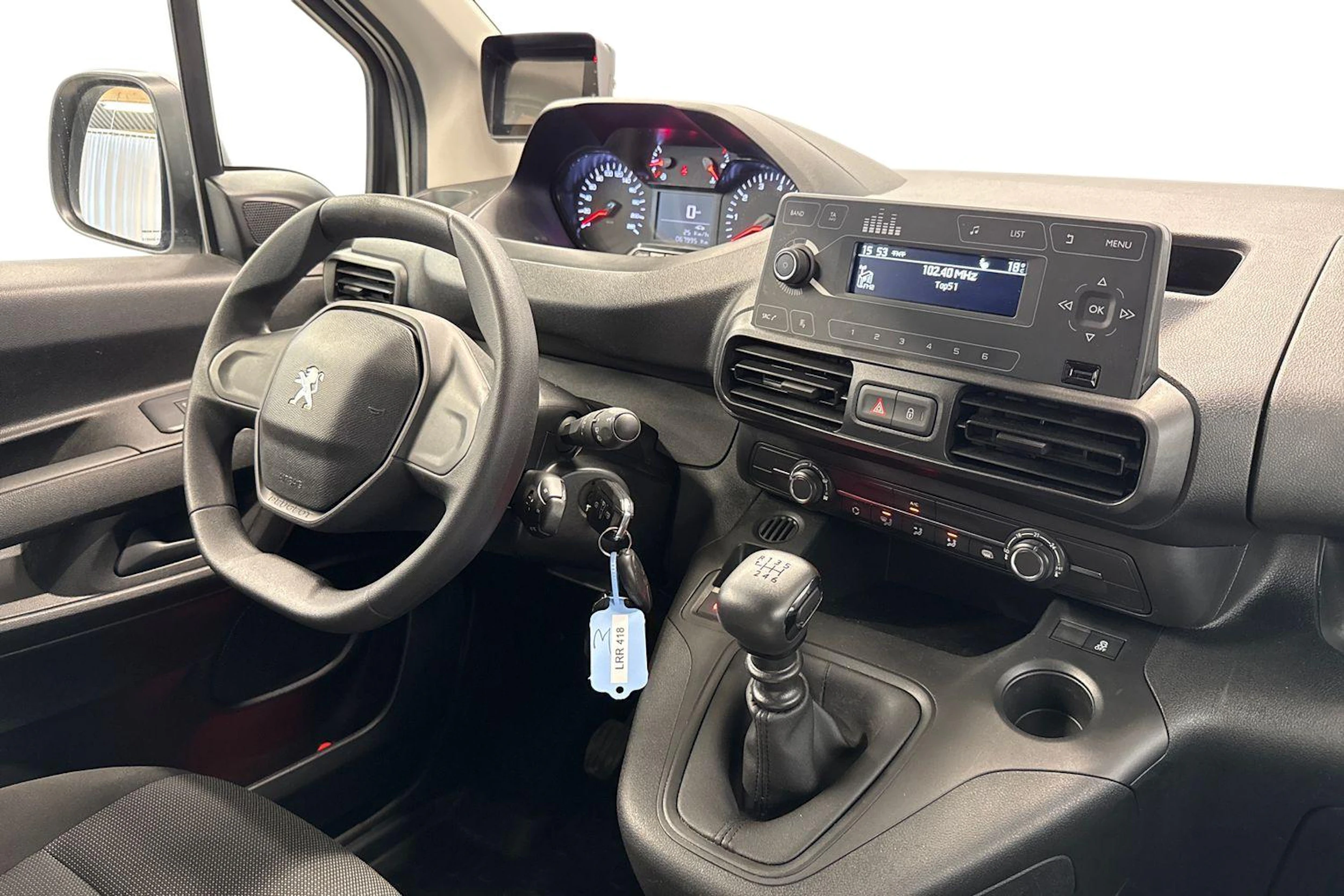 valkoinen Peugeot Partner 2022 kuva 11.