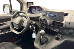 valkoinen Peugeot Partner 2022 kuva 11.