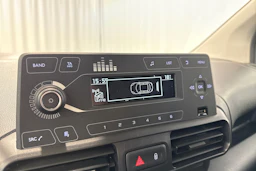 valkoinen Peugeot Partner 2022 kuva 19.