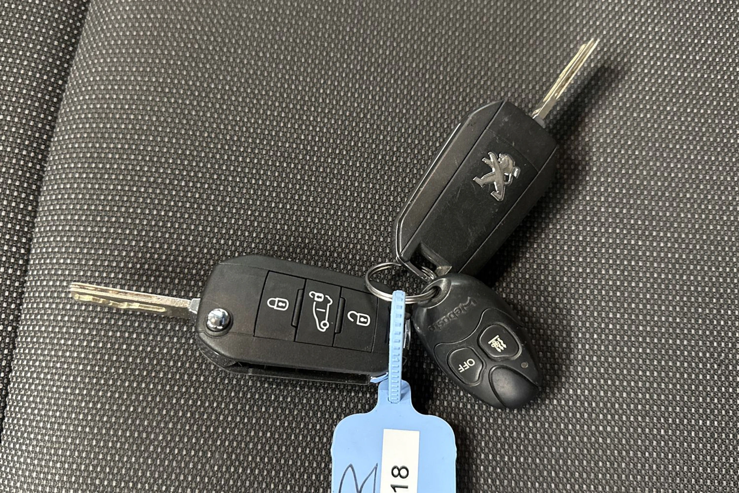 valkoinen Peugeot Partner 2022 kuva 26.