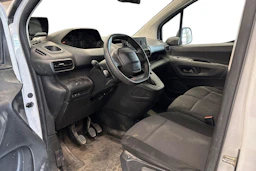 valkoinen Peugeot Partner 2022 kuva 3.