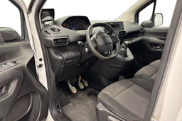 valkoinen Peugeot Partner 2022 kuva 8.