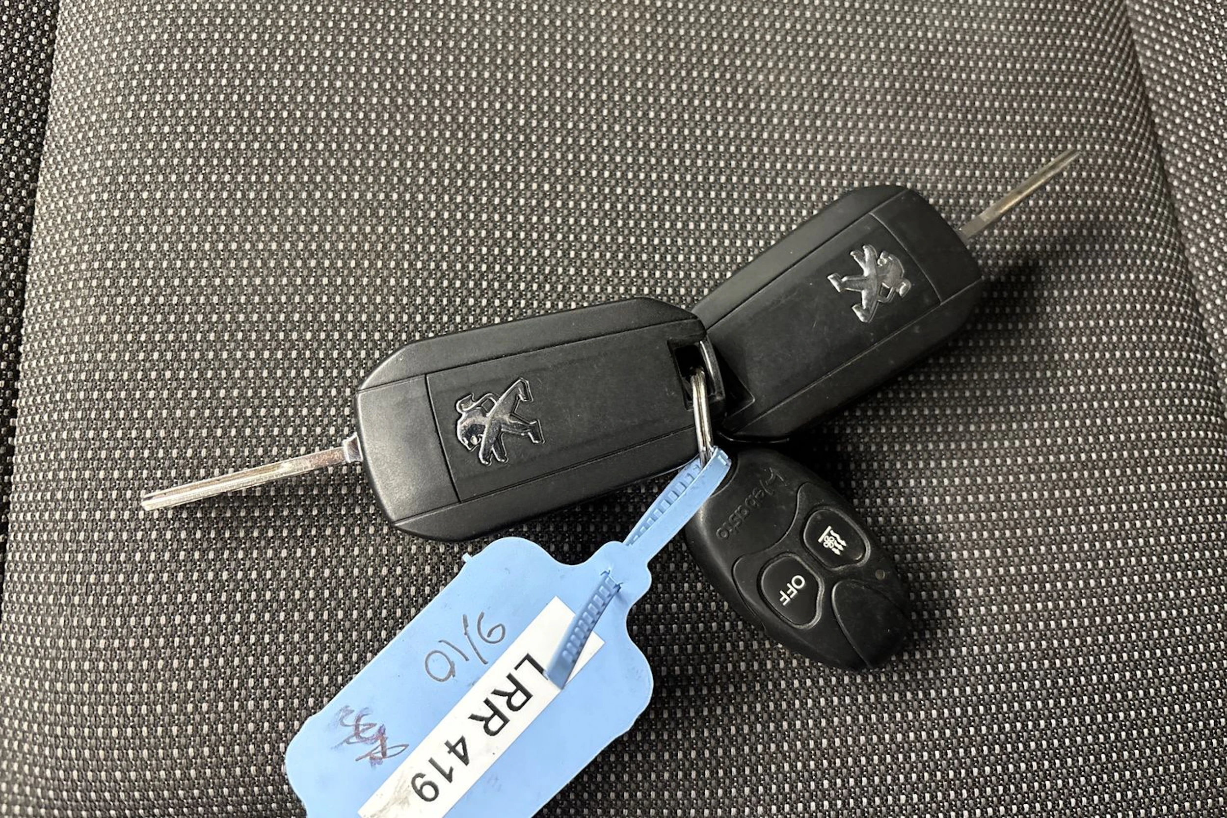 valkoinen Peugeot Partner 2022 kuva 19.