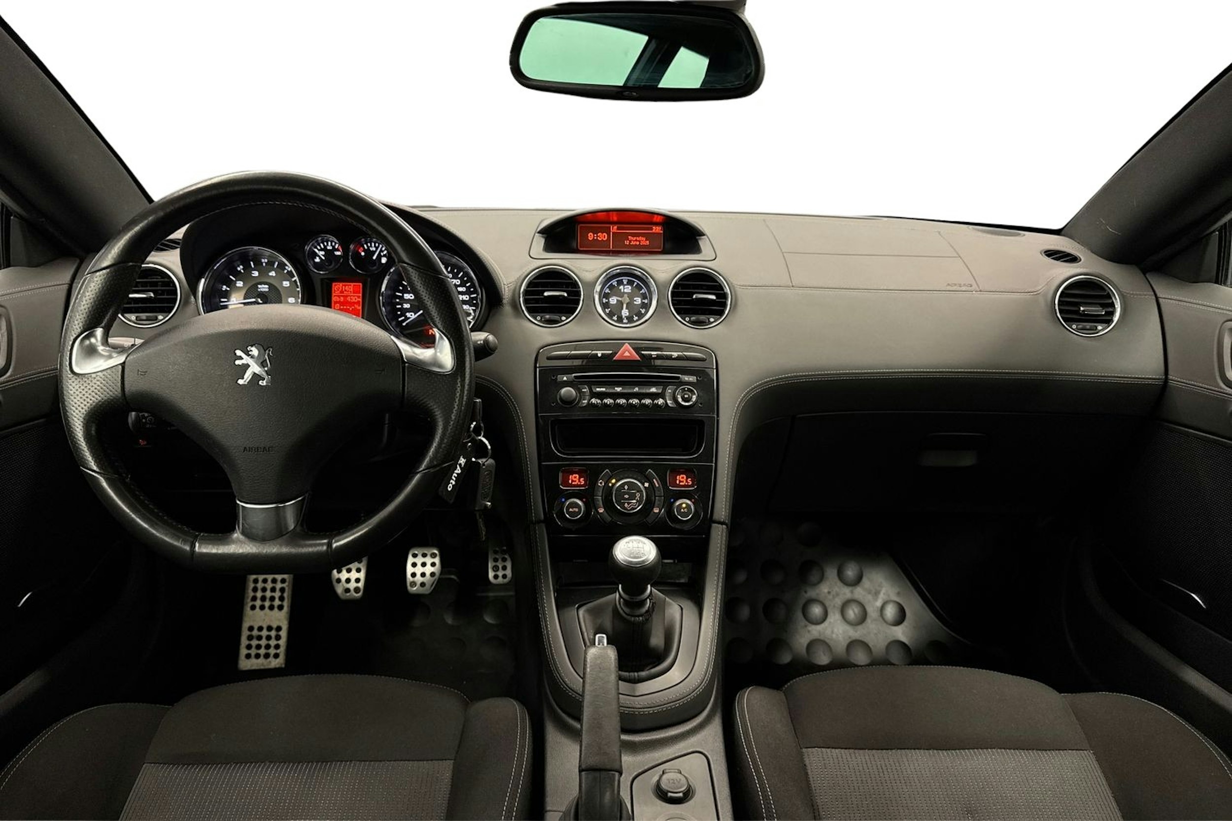 Valkoinen Peugeot RCZ 2010 kuva 9.