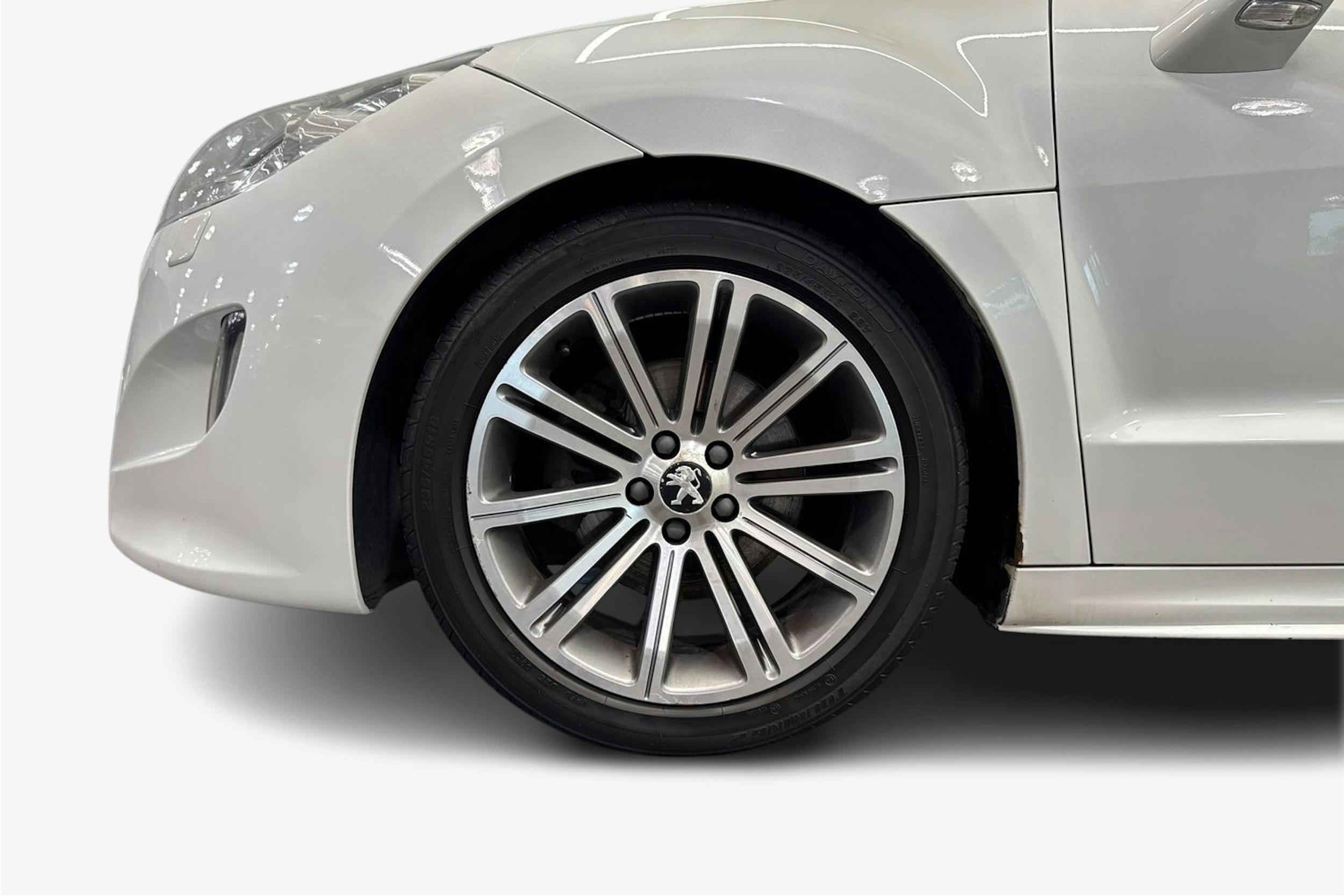 Valkoinen Peugeot RCZ 2010 kuva 11.