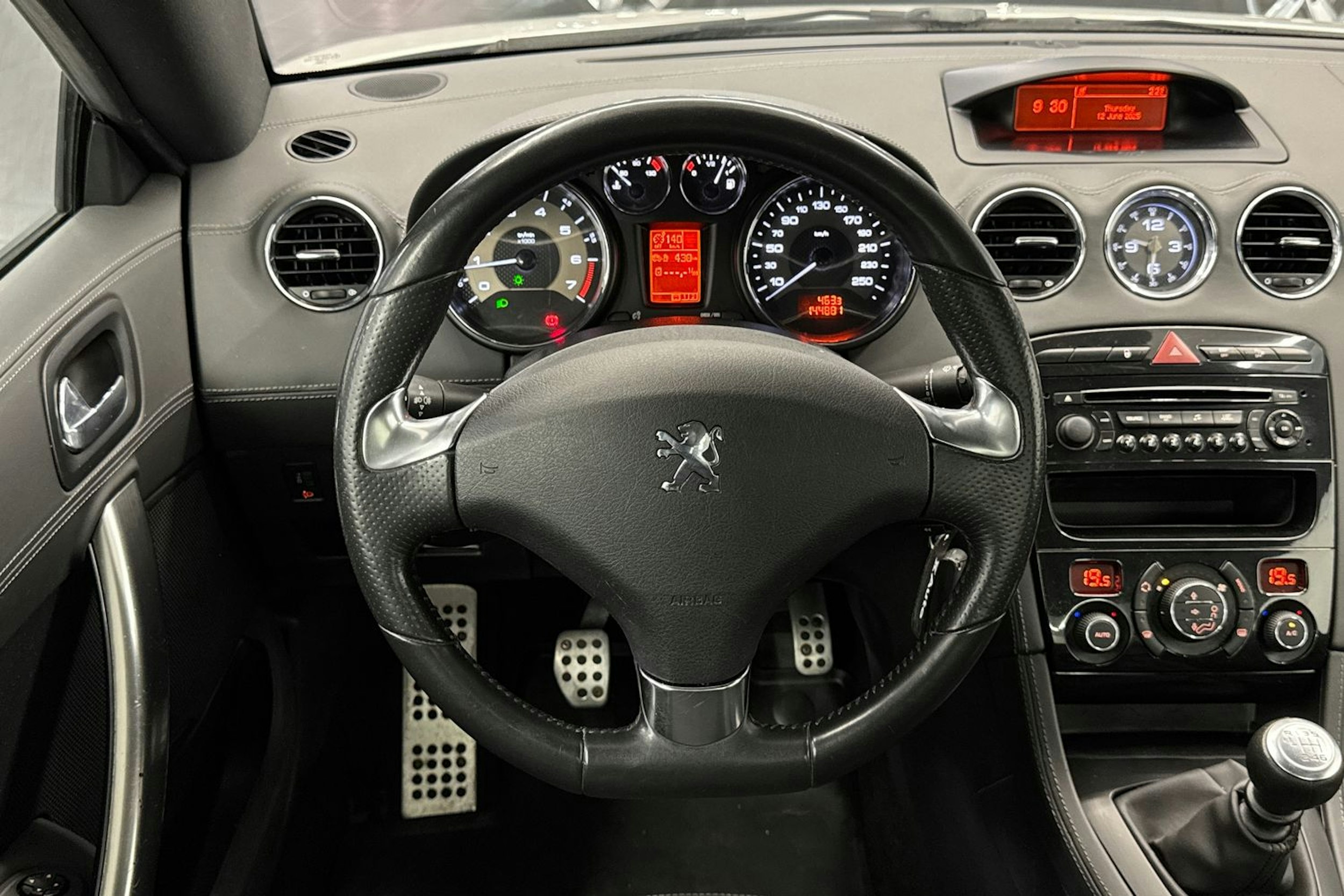 Valkoinen Peugeot RCZ 2010 kuva 14.