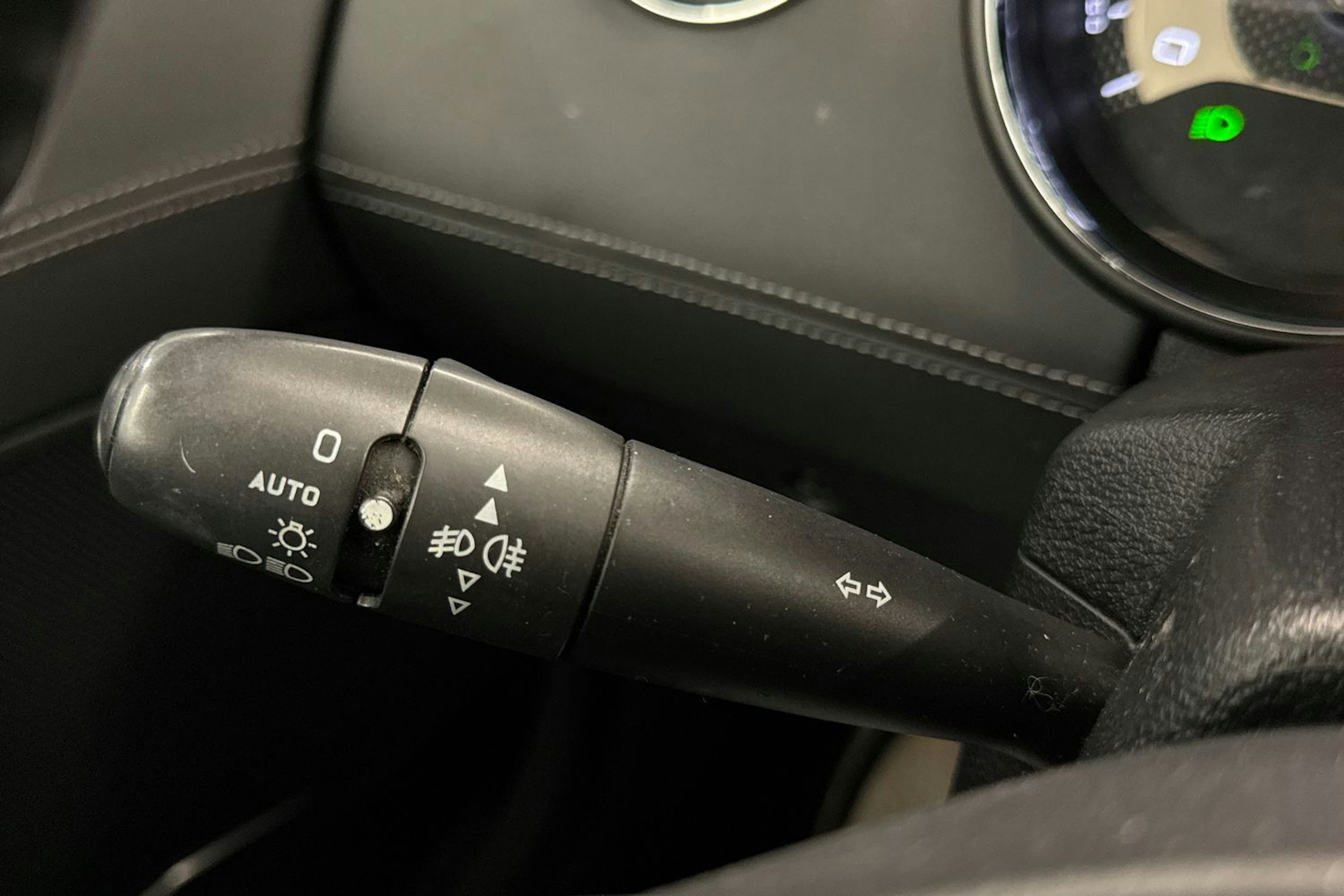 Valkoinen Peugeot RCZ 2010 kuva 18.