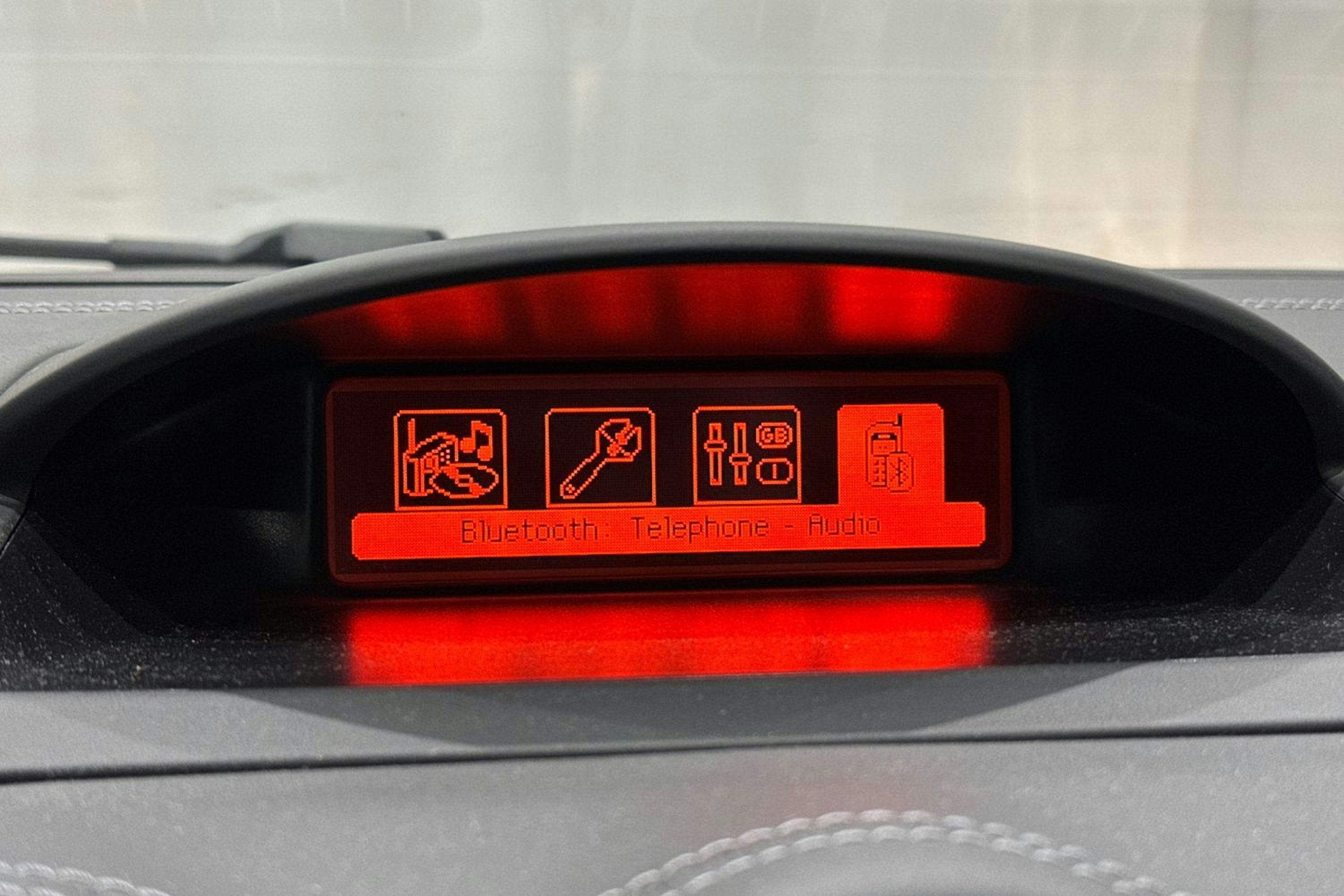 valkoinen Peugeot RCZ 2013 kuva 19.