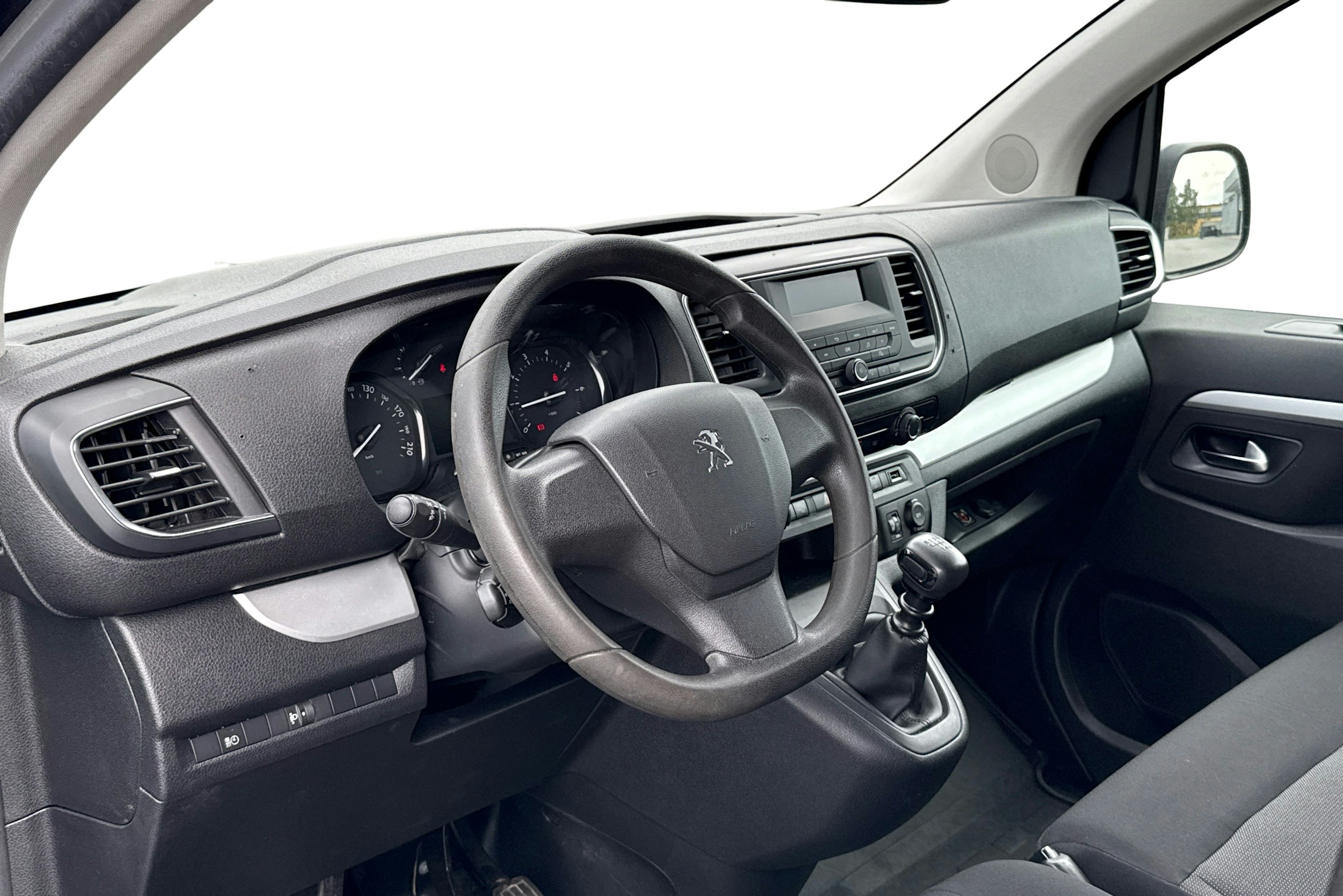 musta Peugeot Traveller 2019 kuva 6.