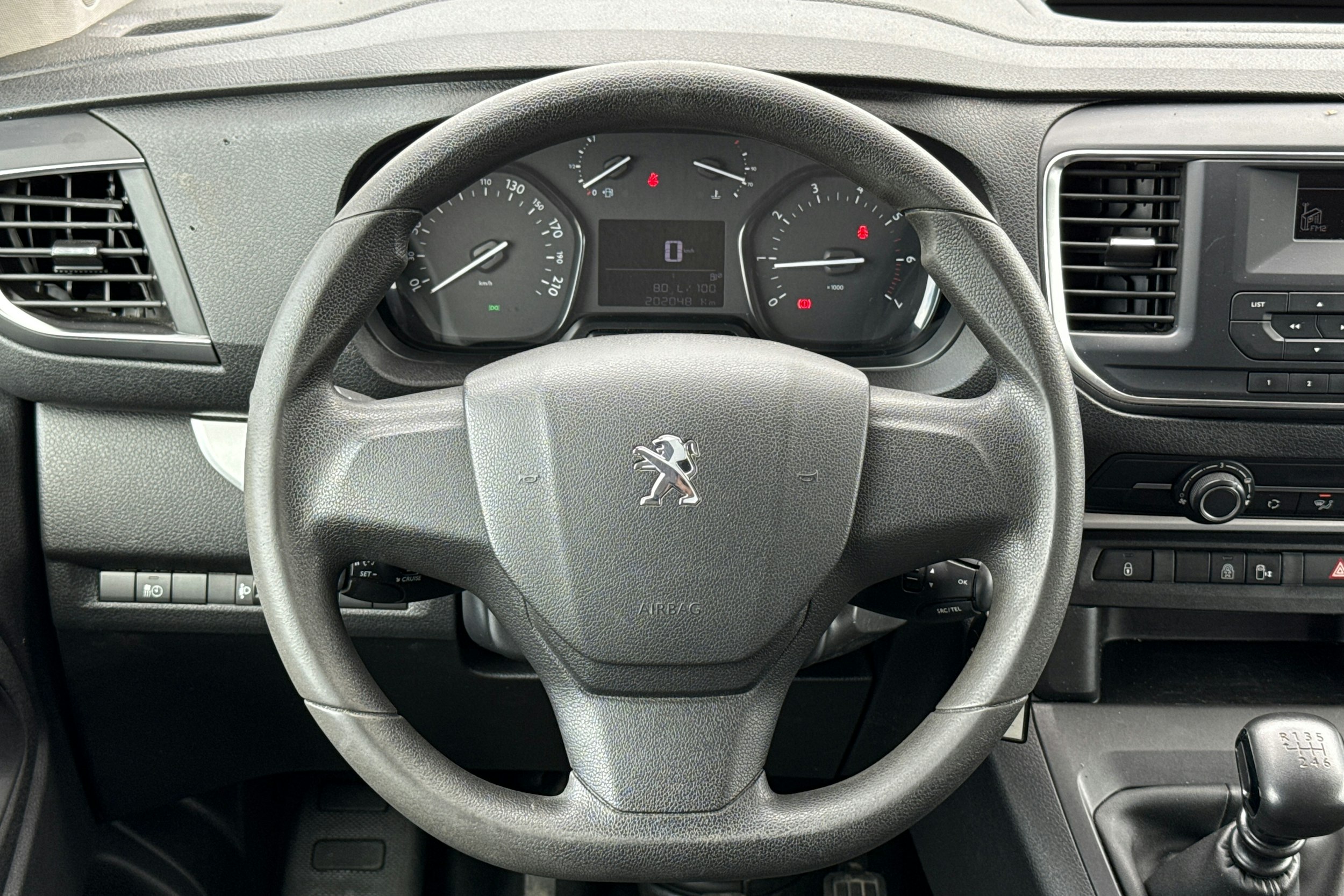 musta Peugeot Traveller 2019 kuva 10.