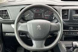 musta Peugeot Traveller 2019 kuva 10.