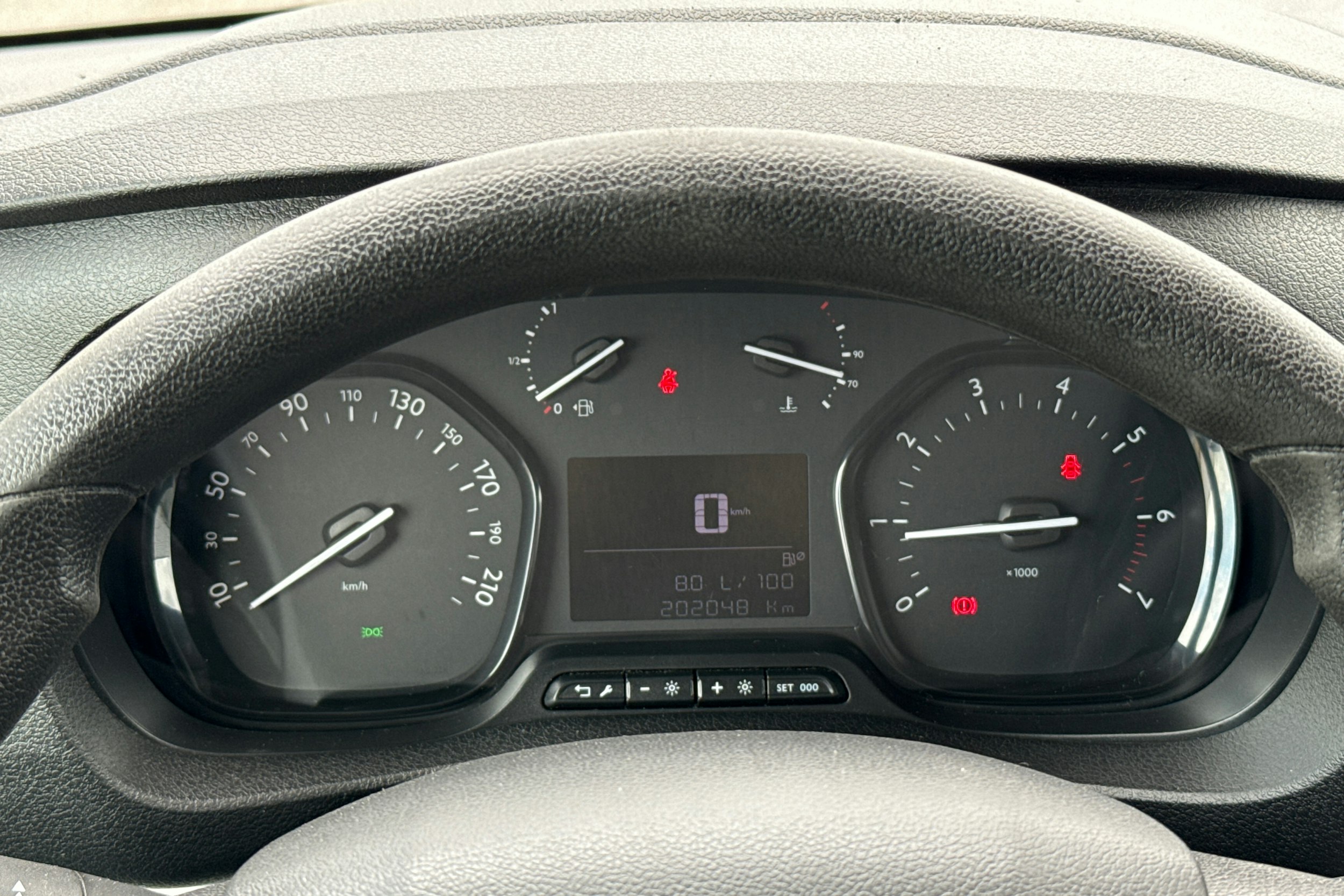 musta Peugeot Traveller 2019 kuva 11.