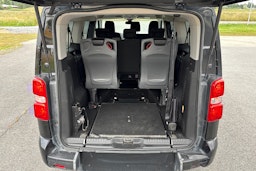musta Peugeot Traveller 2019 kuva 17.